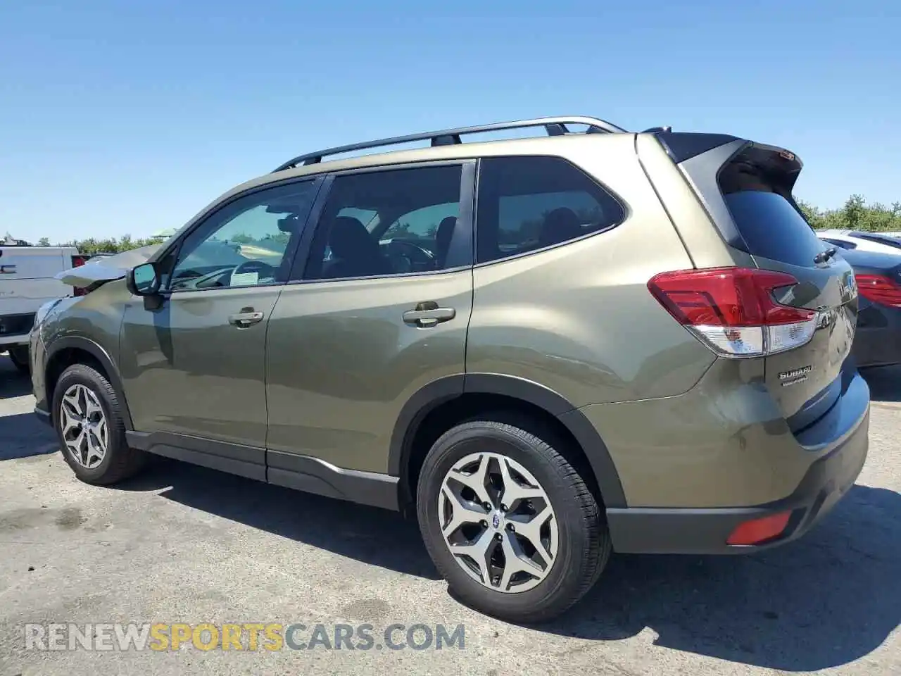 2 fotografías del automóvil dañado JF2SKADC9RH493688 SUBARU FORESTER 2024