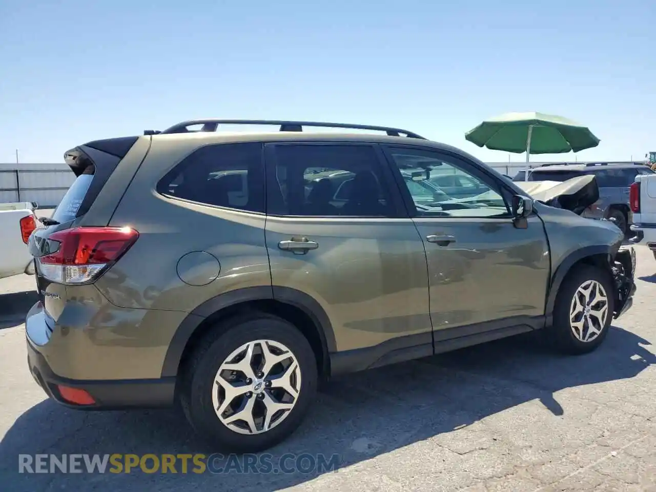 3 fotografías del automóvil dañado JF2SKADC9RH493688 SUBARU FORESTER 2024