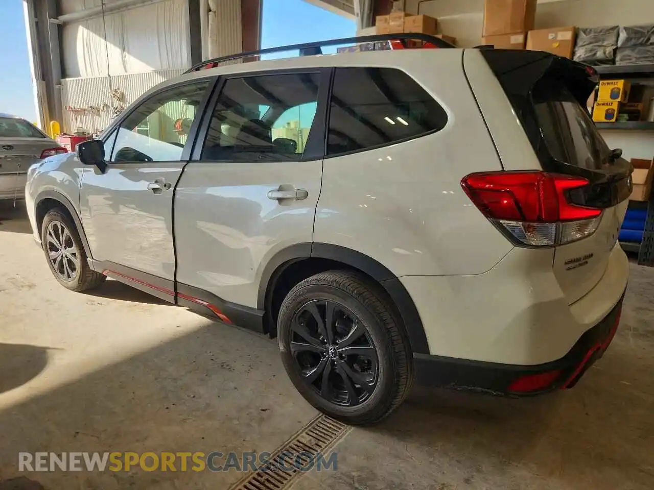 2 fotografías del automóvil dañado JF2SKAGC2RH409321 SUBARU FORESTER 2024
