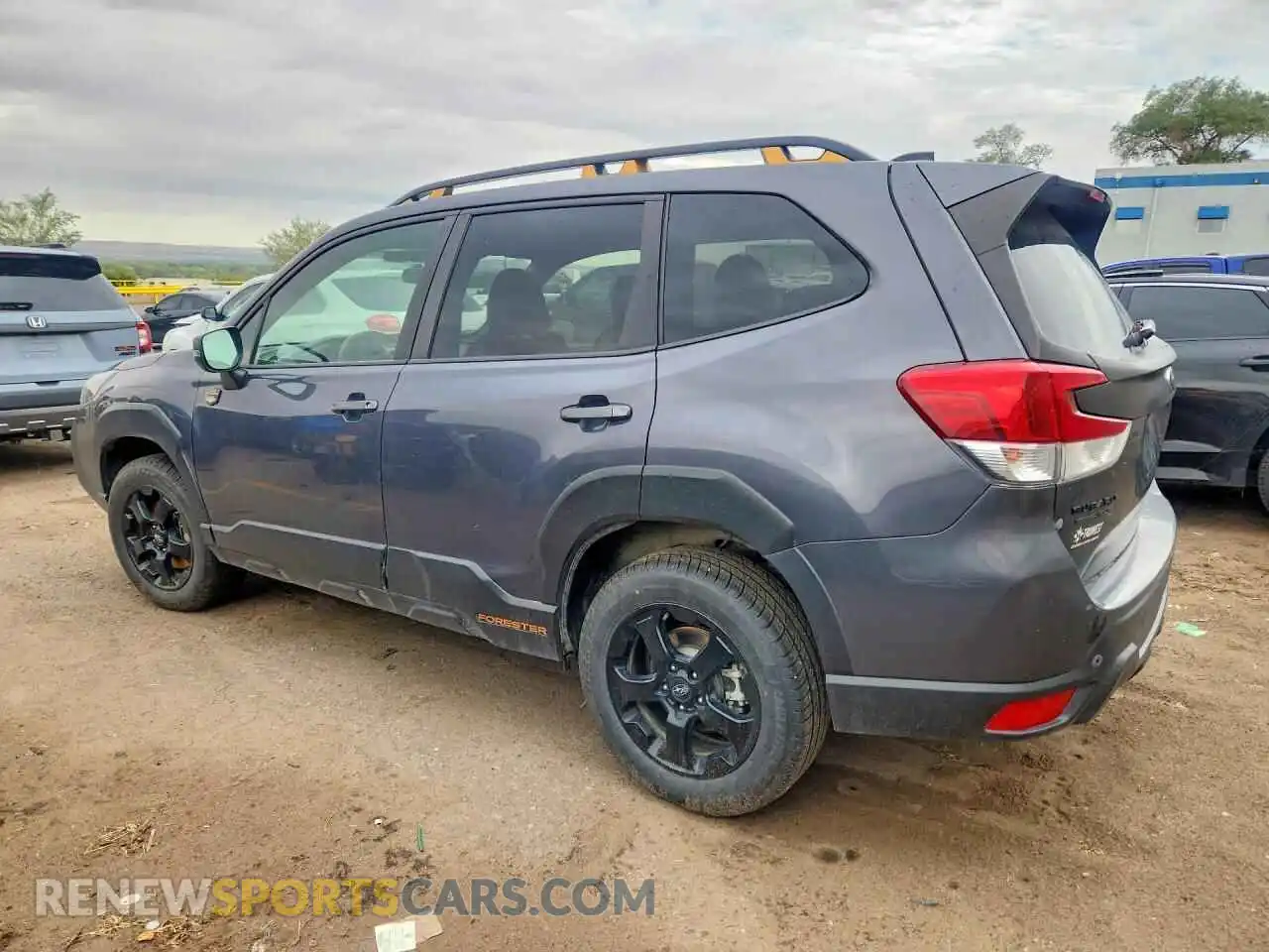 2 fotografías del automóvil dañado JF2SKAJC3RH511381 SUBARU FORESTER 2024