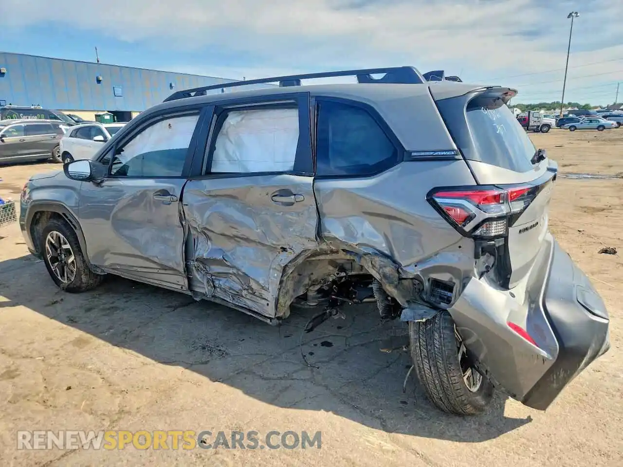 2 Фотография поврежденного автомобиля JF2SLDBC6SH563817 SUBARU FORESTER 2025