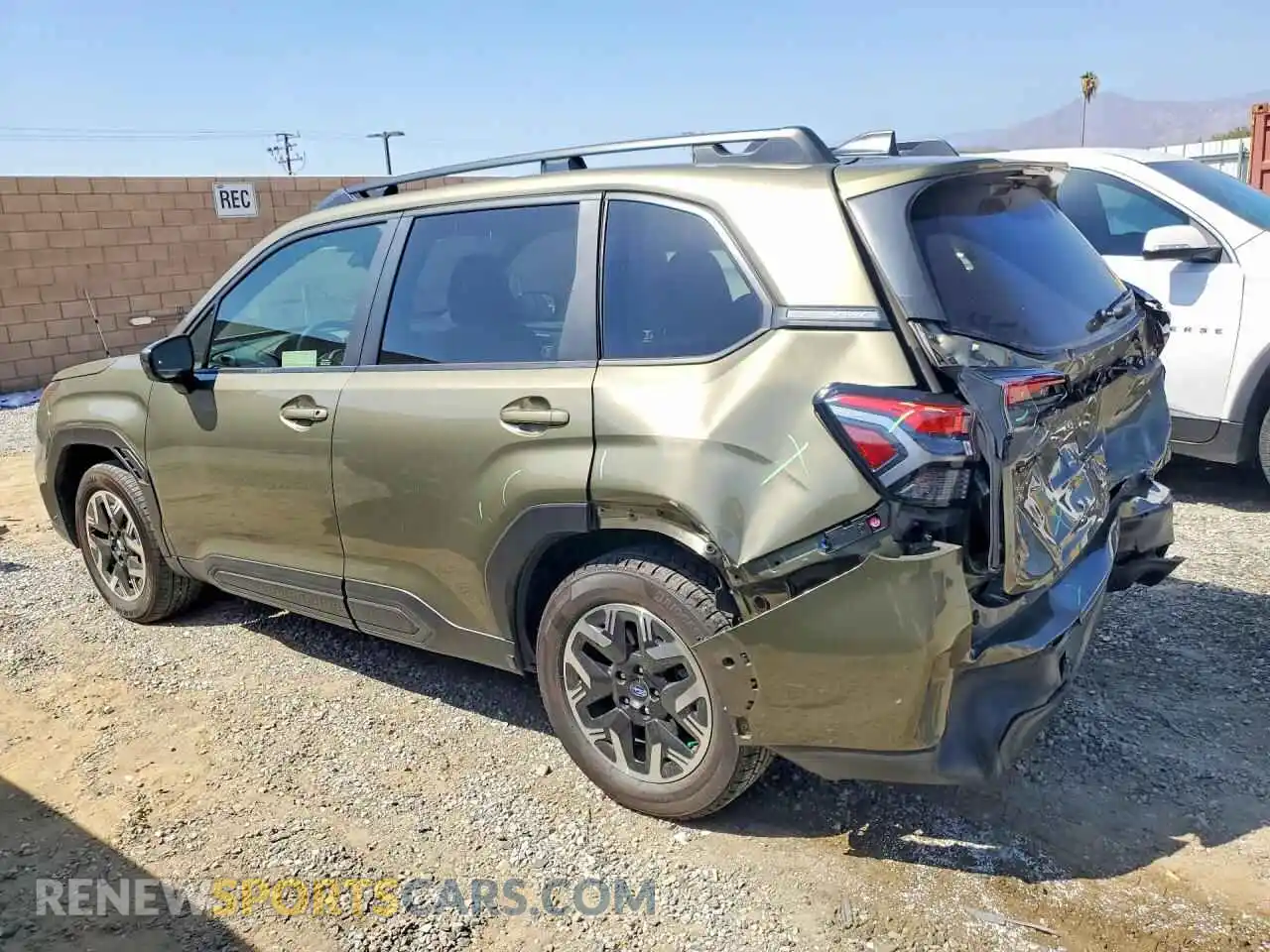 2 fotografías del automóvil dañado JF2SLDDC8SH445667 SUBARU FORESTER 2025