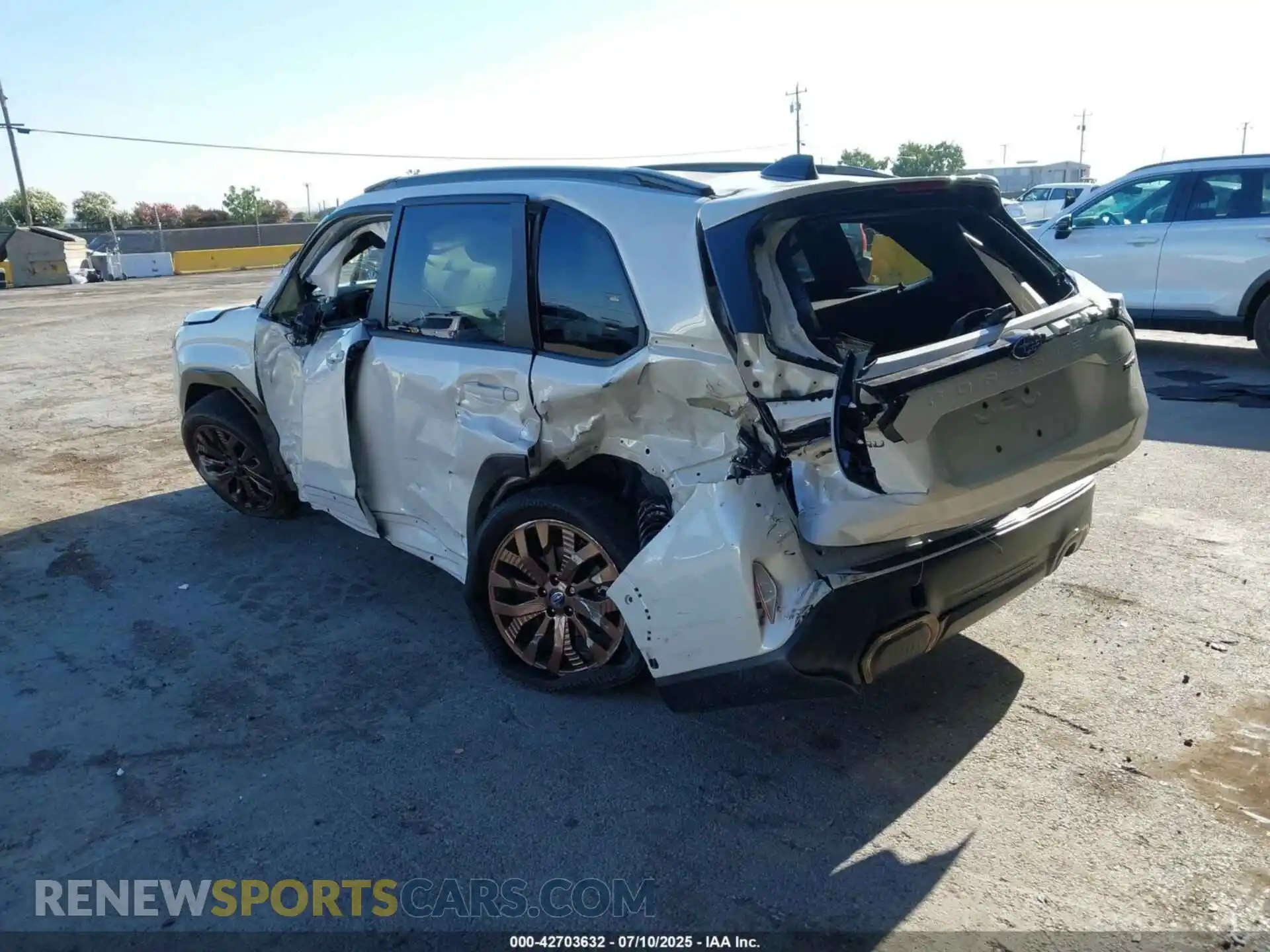 3 Photograph of a damaged car JF2SLDFC5SH520547 SUBARU FORESTER 2025