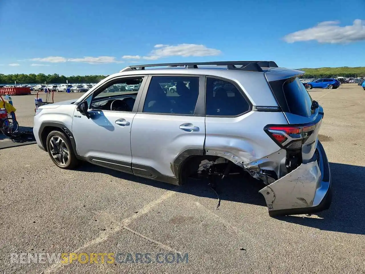 2 fotografías del automóvil dañado JF2SLSED1SH411372 SUBARU FORESTER 2025
