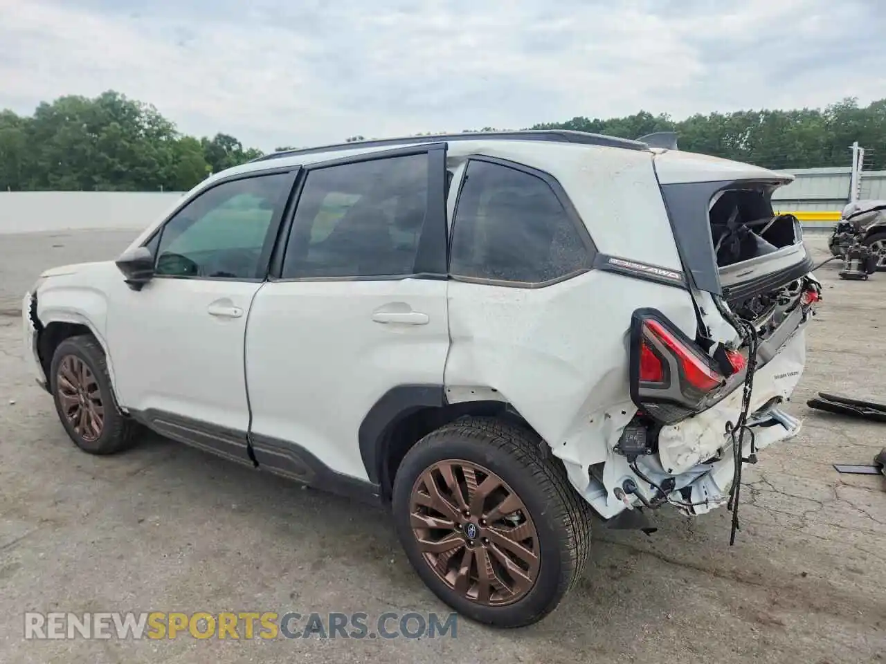 2 fotografías del automóvil dañado 4S4SLDH69T3061717 SUBARU FORESTER 2026