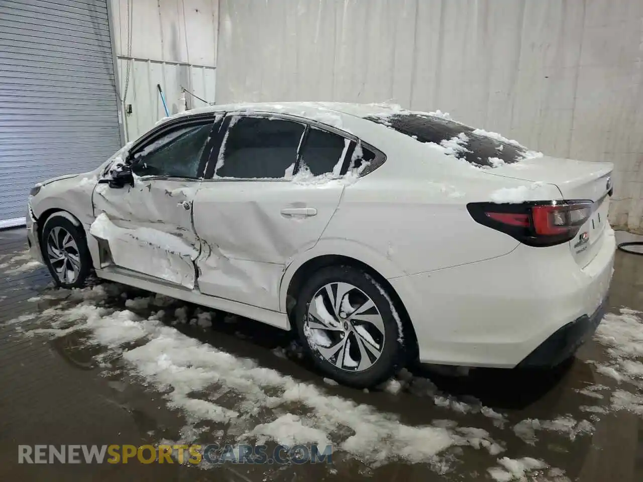 2 Photograph of a damaged car 4S3BWAD60M3015579 SUBARU LEGACY 2021