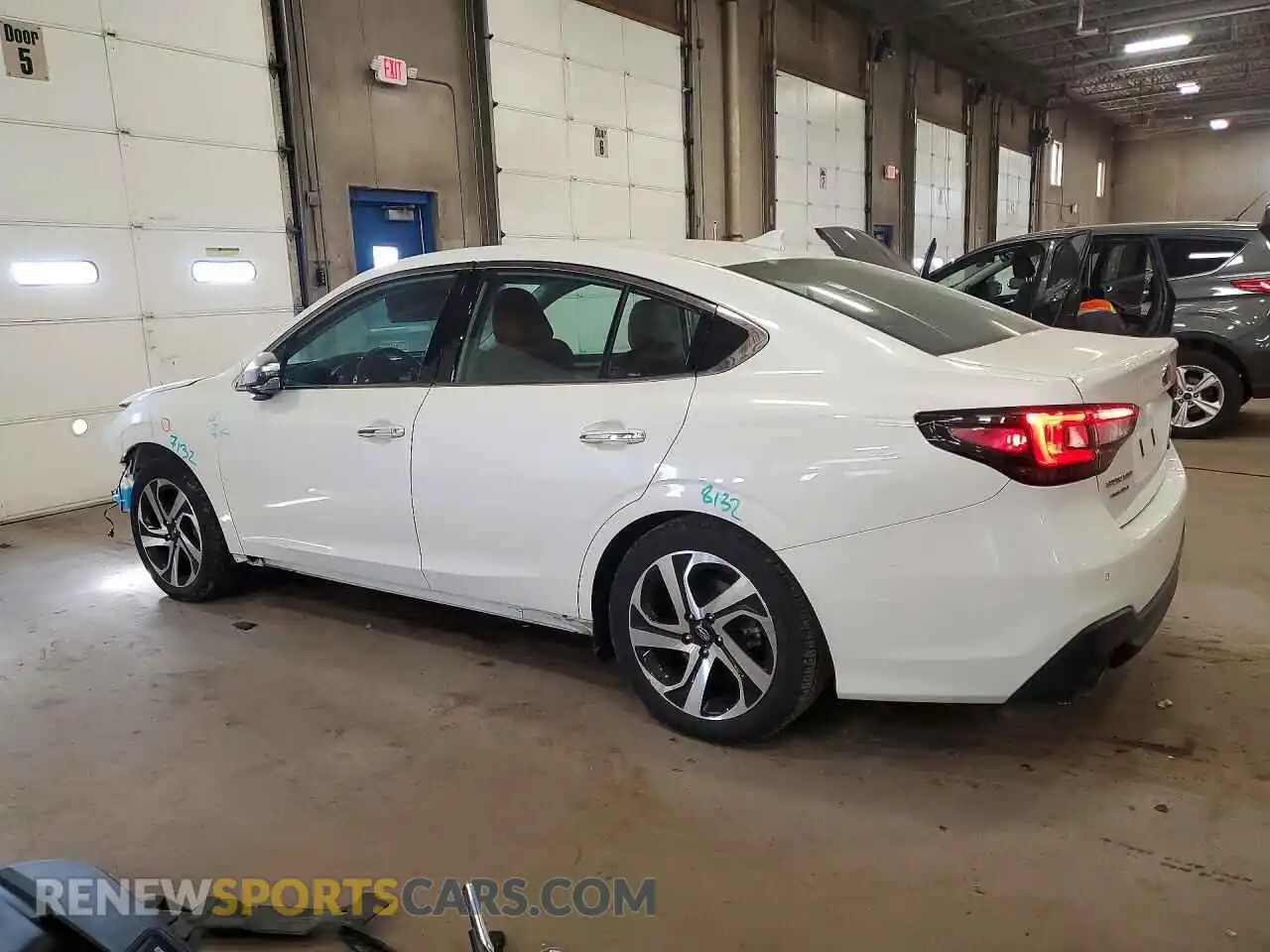 2 Photograph of a damaged car 4S3BWGP69M3007320 SUBARU LEGACY 2021