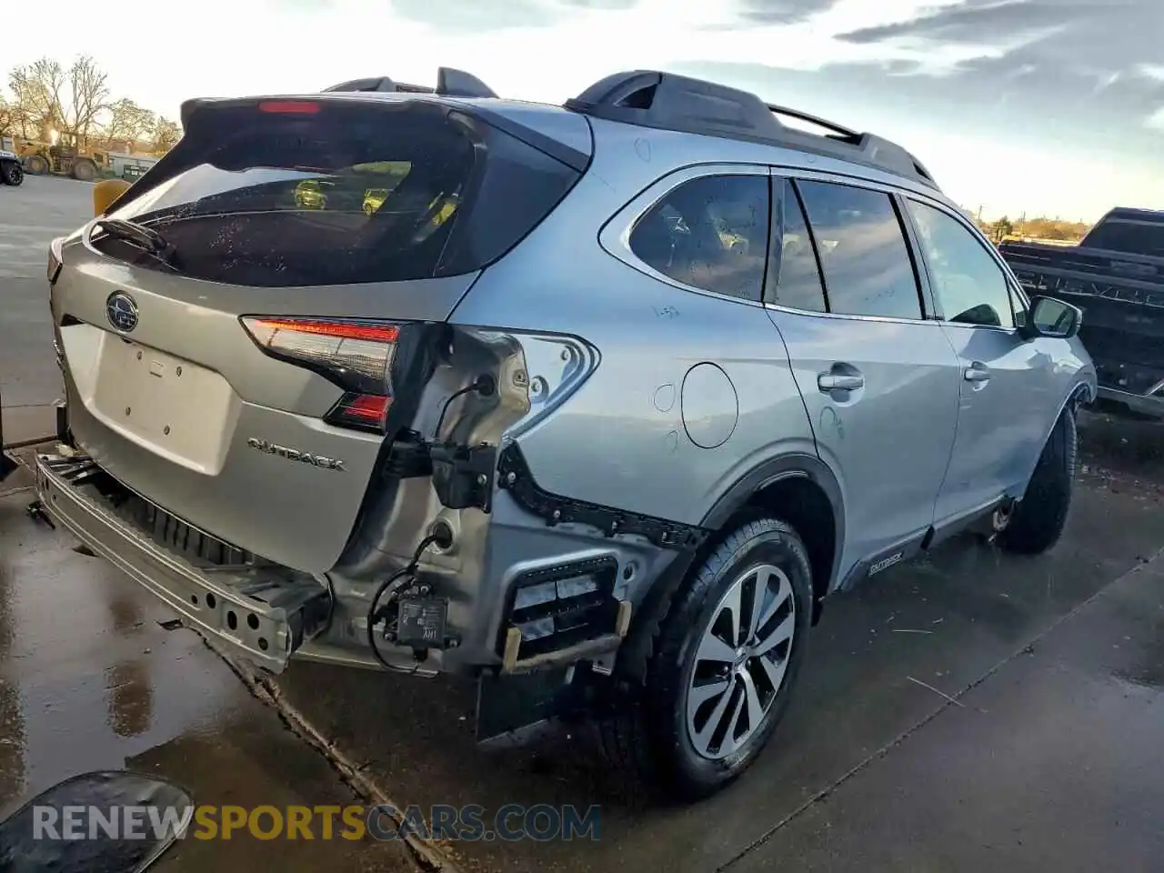 3 Photograph of a damaged car 4S4BTAFC1N3189931 SUBARU OUTBACK 2022
