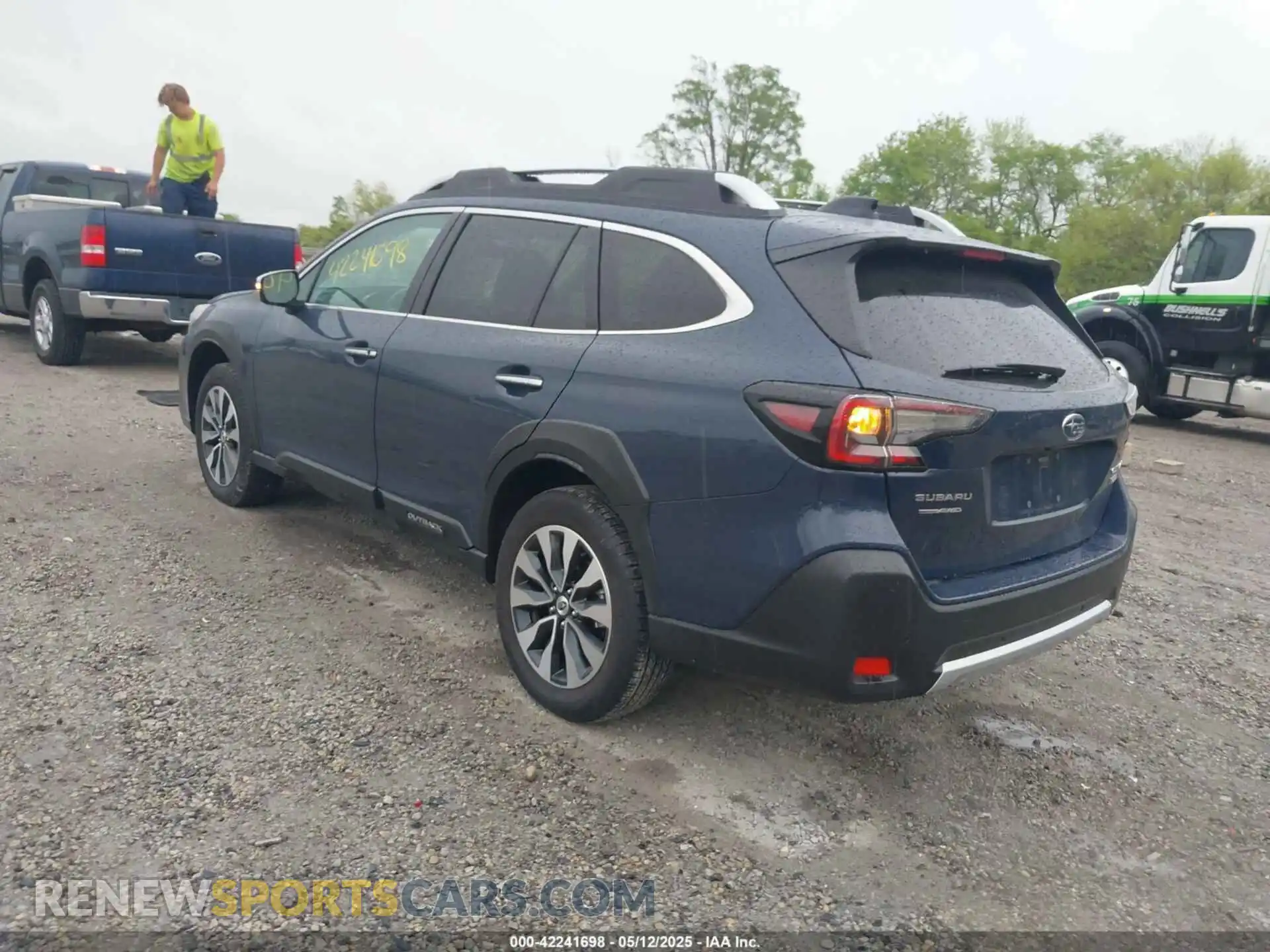 3 Photograph of a damaged car 4S4BTAPC8R3102174 SUBARU OUTBACK 2024