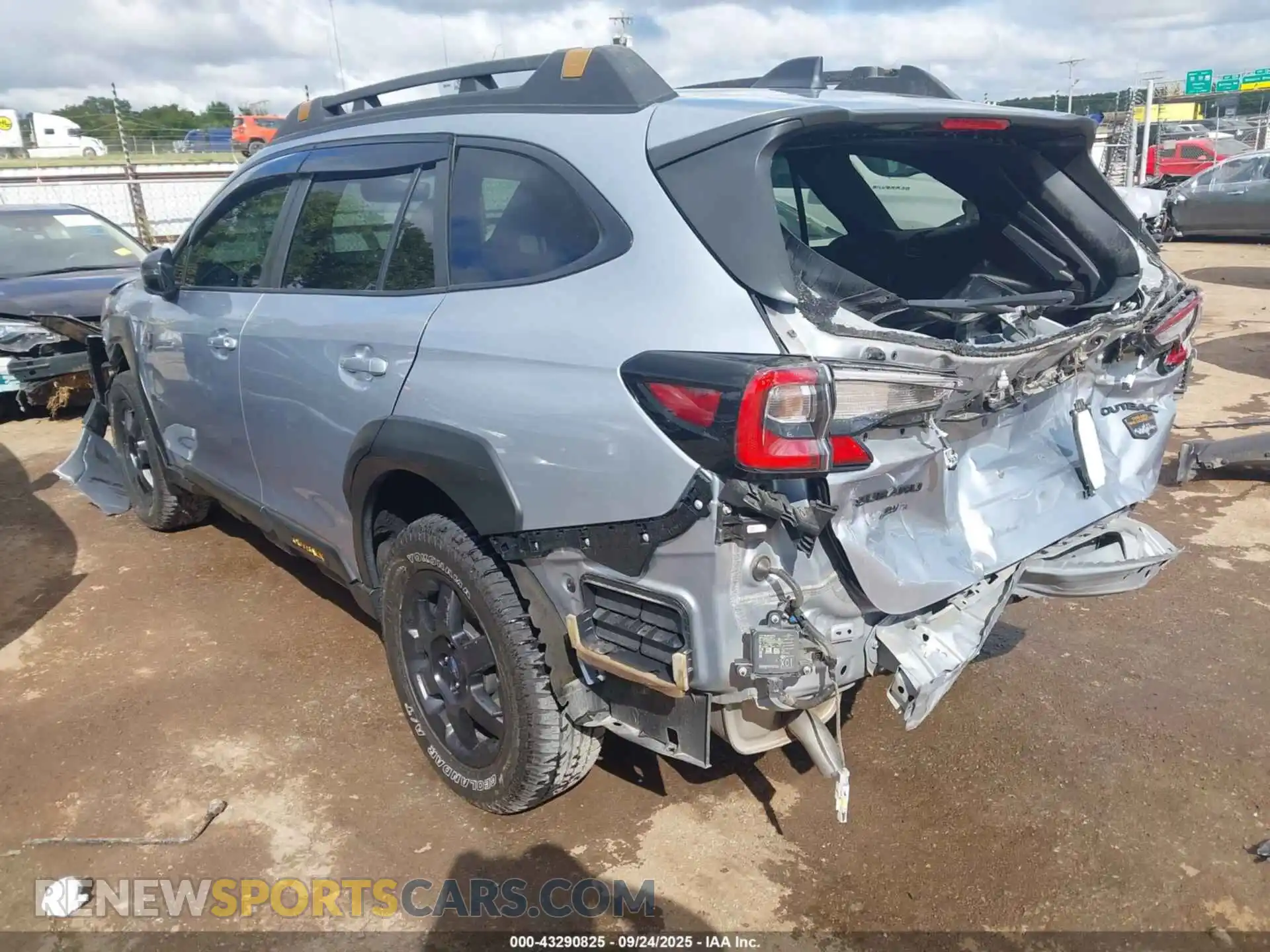3 Photograph of a damaged car 4S4BTGSD2R3186642 SUBARU OUTBACK 2024
