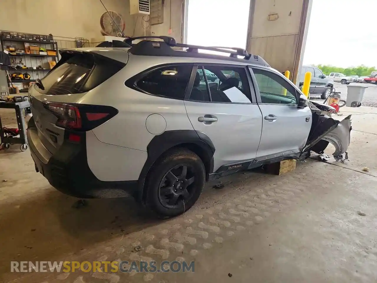 3 Photograph of a damaged car 4S4BTGUD7R3250218 SUBARU OUTBACK 2024