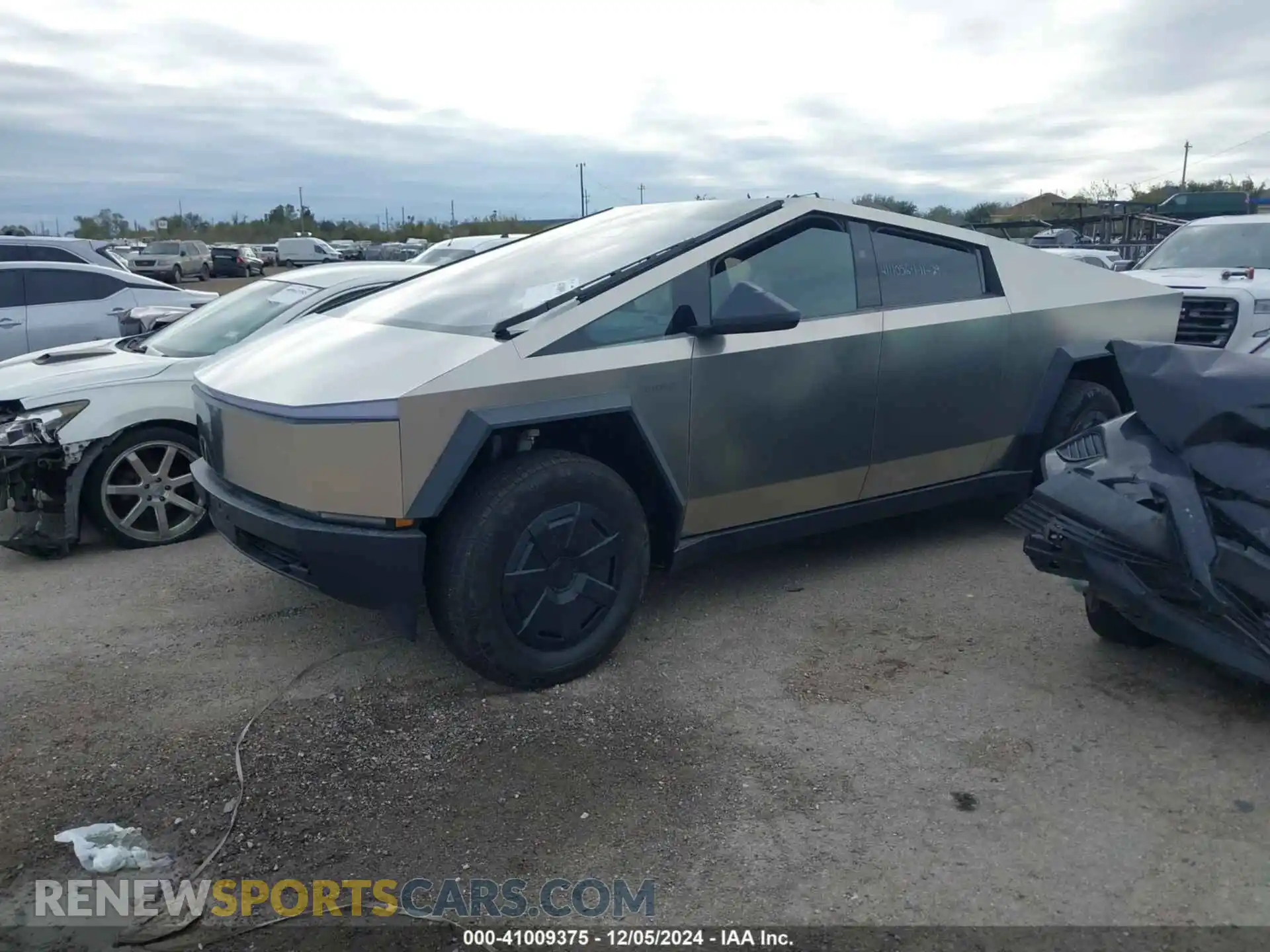 2 Photograph of a damaged car 7G2CEHED8RA029960 TESLA CYBERTRUCK 2024