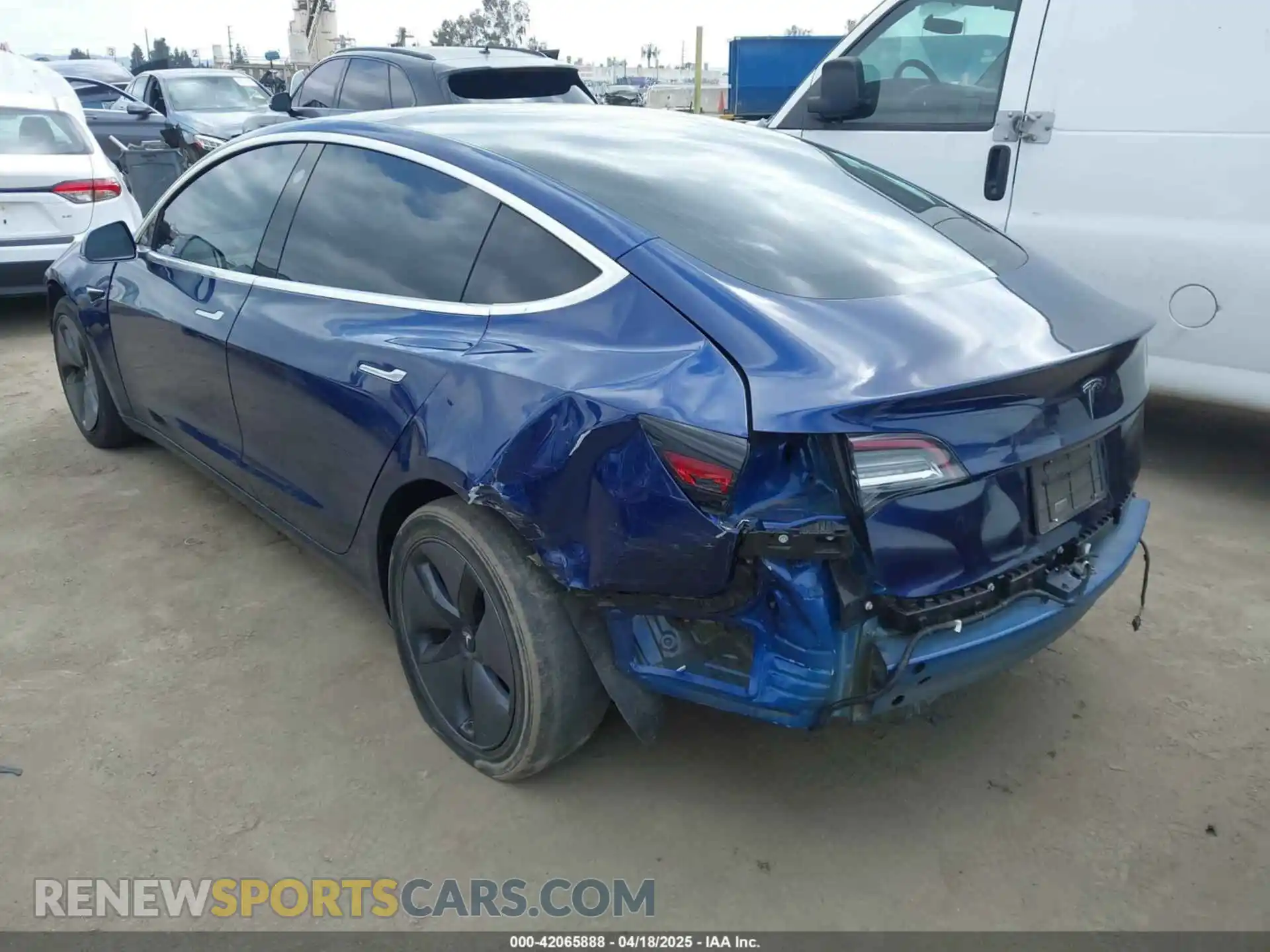 3 Photograph of a damaged car 5YJ3E1EA2KF326103 TESLA MODEL 3 2019