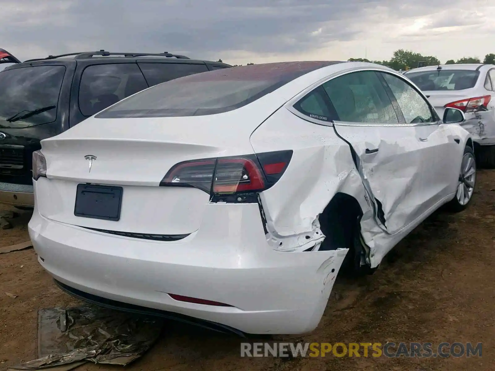 4 Фотография поврежденного автомобиля 5YJ3E1EA5KF301096 TESLA MODEL 3 2019