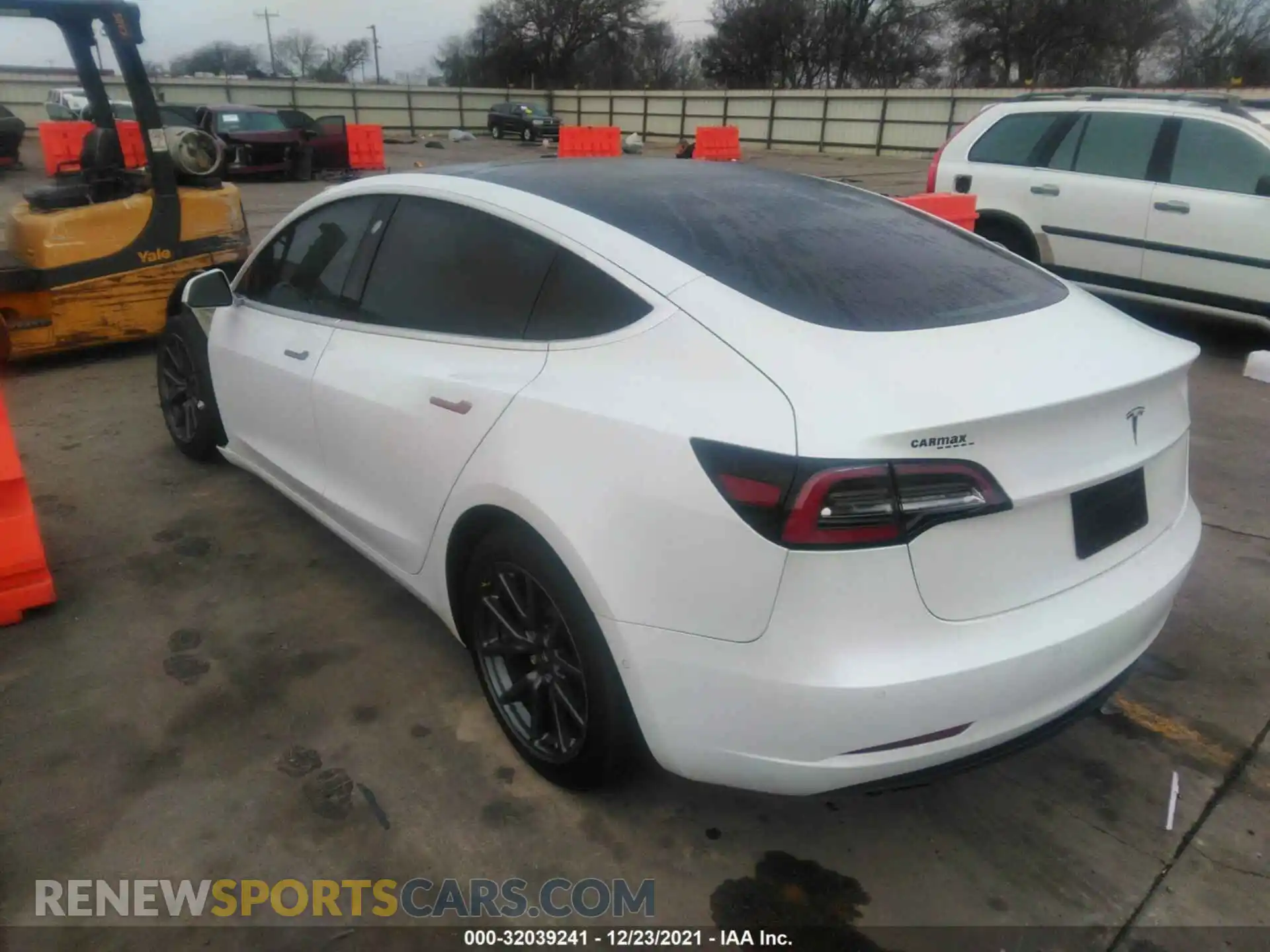 3 Photograph of a damaged car 5YJ3E1EA8KF485546 TESLA MODEL 3 2019