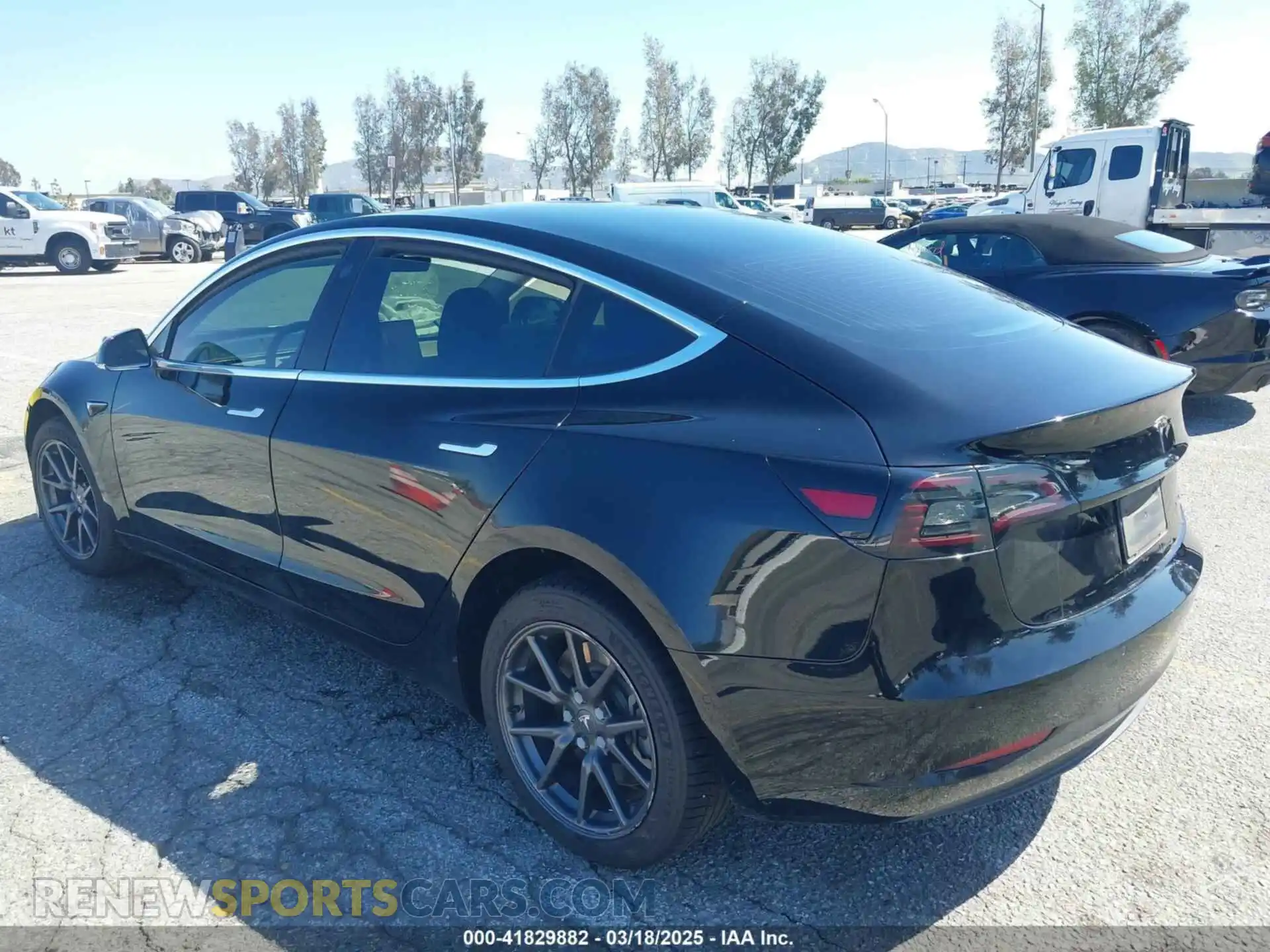 3 Фотография поврежденного автомобиля 5YJ3E1EB3KF384598 TESLA MODEL 3 2019