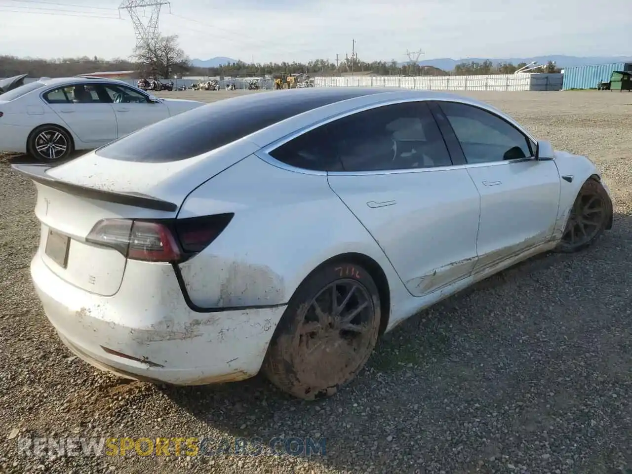 3 fotografías del automóvil dañado 5YJ3E1EB3KF513195 TESLA MODEL 3 2019