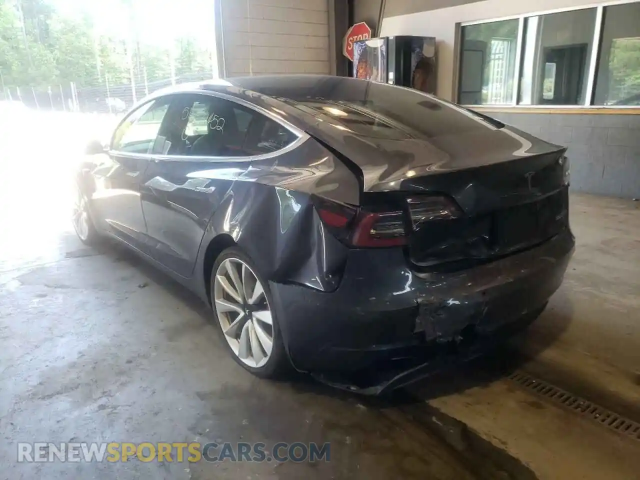 3 fotografías del automóvil dañado 5YJ3E1EB4KF423151 TESLA MODEL 3 2019