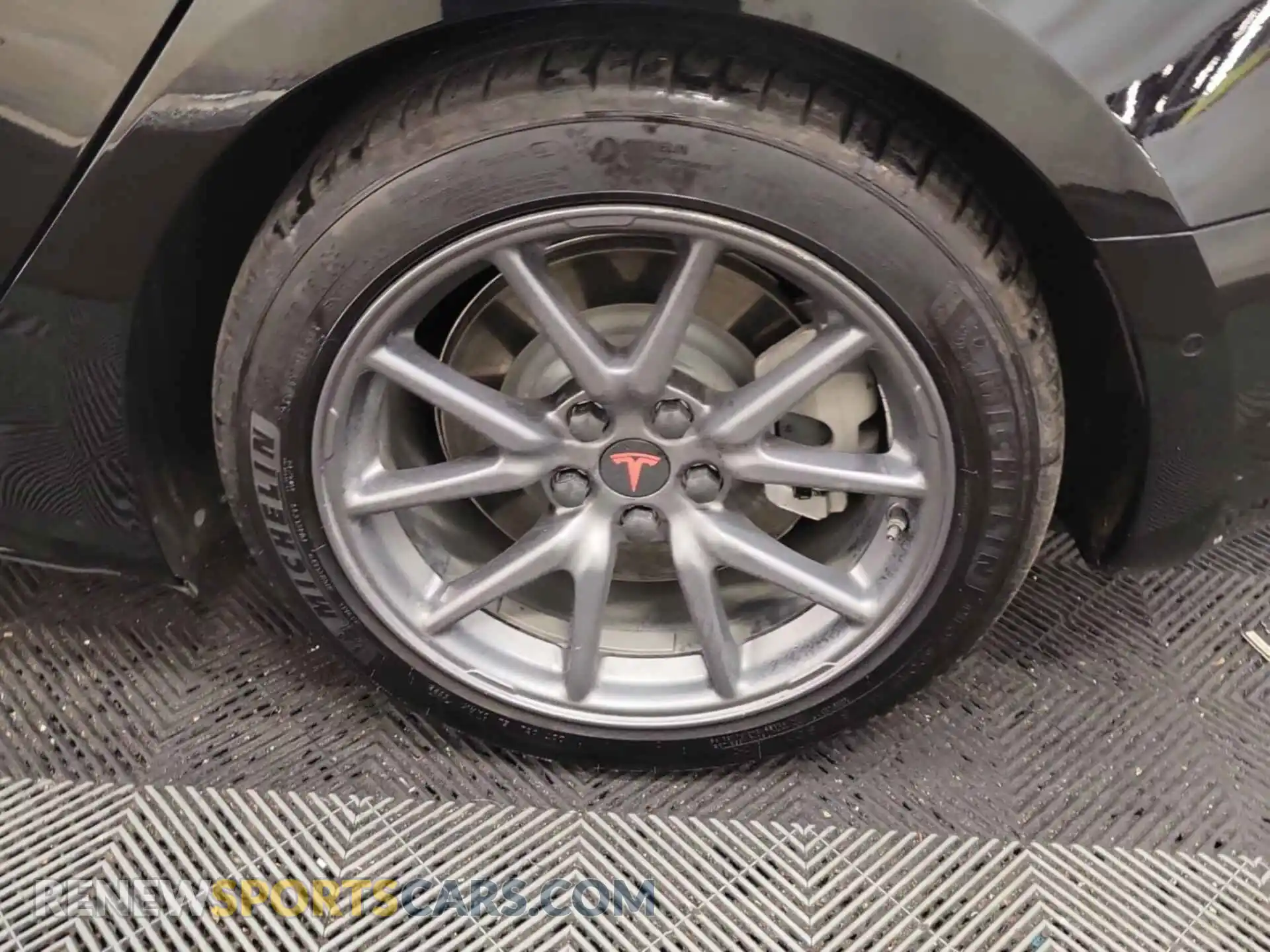 2 fotografías del automóvil dañado 5YJ3E1EB5KF193412 TESLA MODEL 3 2019