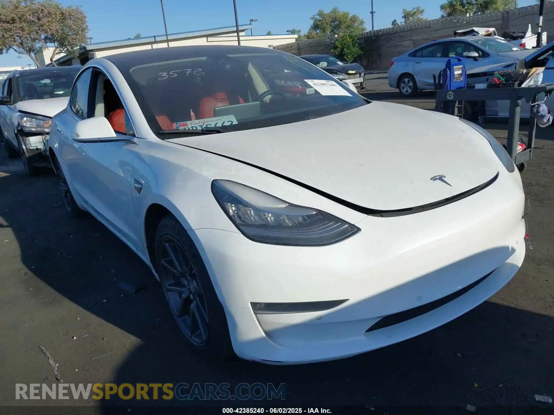 1 Photograph of a damaged car 5YJ3E1EB5KF213576 TESLA MODEL 3 2019
