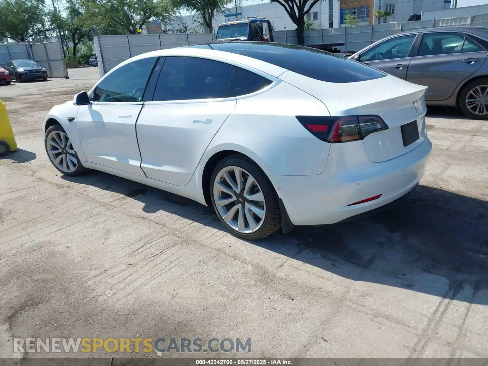 3 Photograph of a damaged car 5YJ3E1EB5KF365132 TESLA MODEL 3 2019