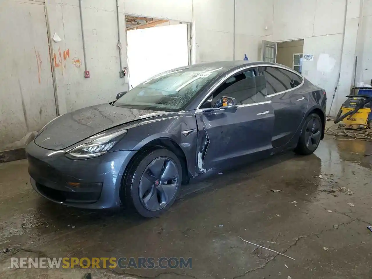 1 Photograph of a damaged car 5YJ3E1EB5KF453064 TESLA MODEL 3 2019