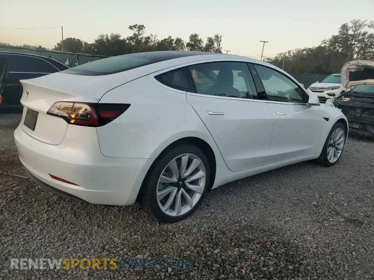 3 Photograph of a damaged car 5YJ3E1EA0LF476714 TESLA MODEL 3 2020