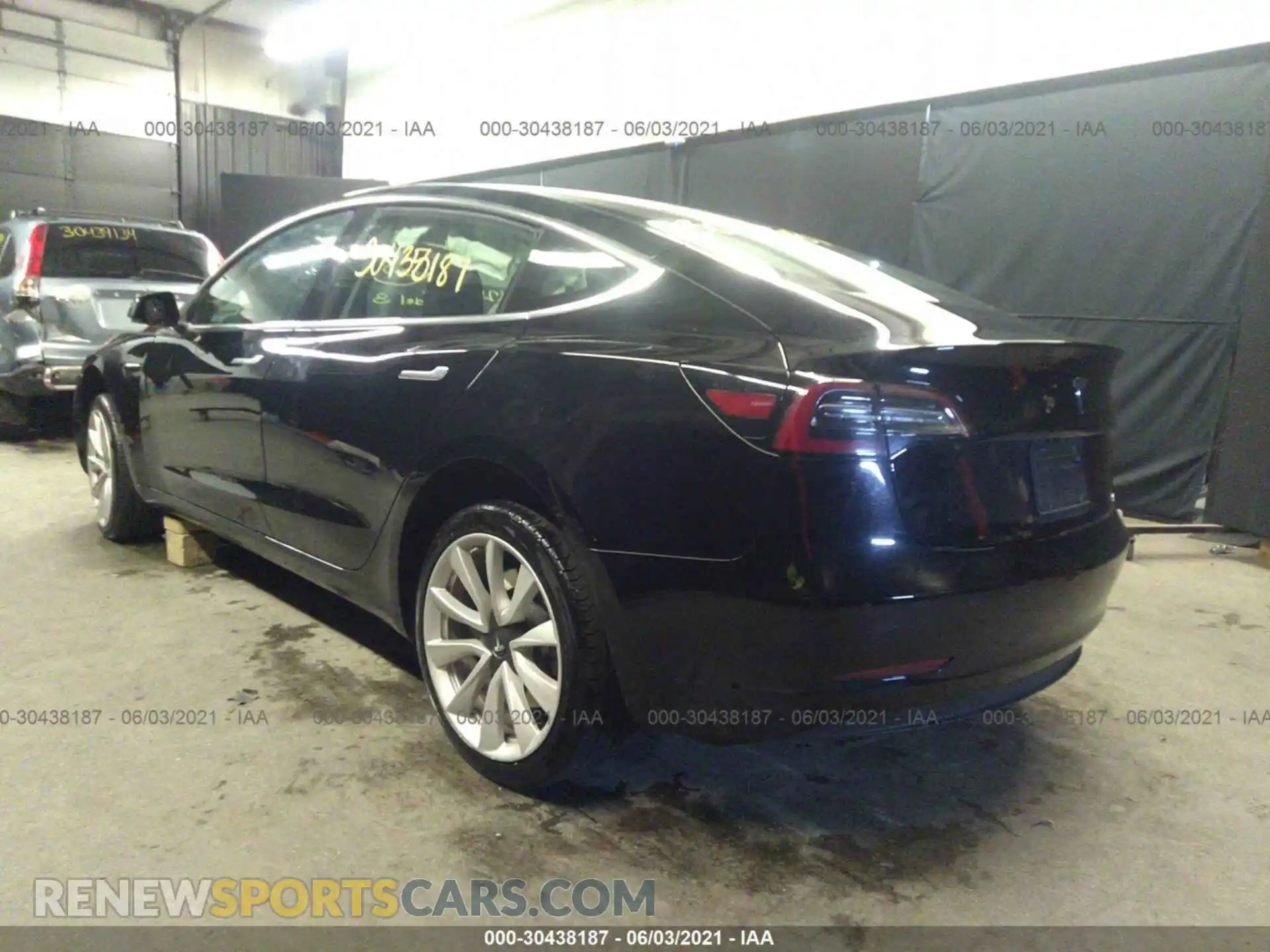 3 Фотография поврежденного автомобиля 5YJ3E1EA0LF670112 TESLA MODEL 3 2020