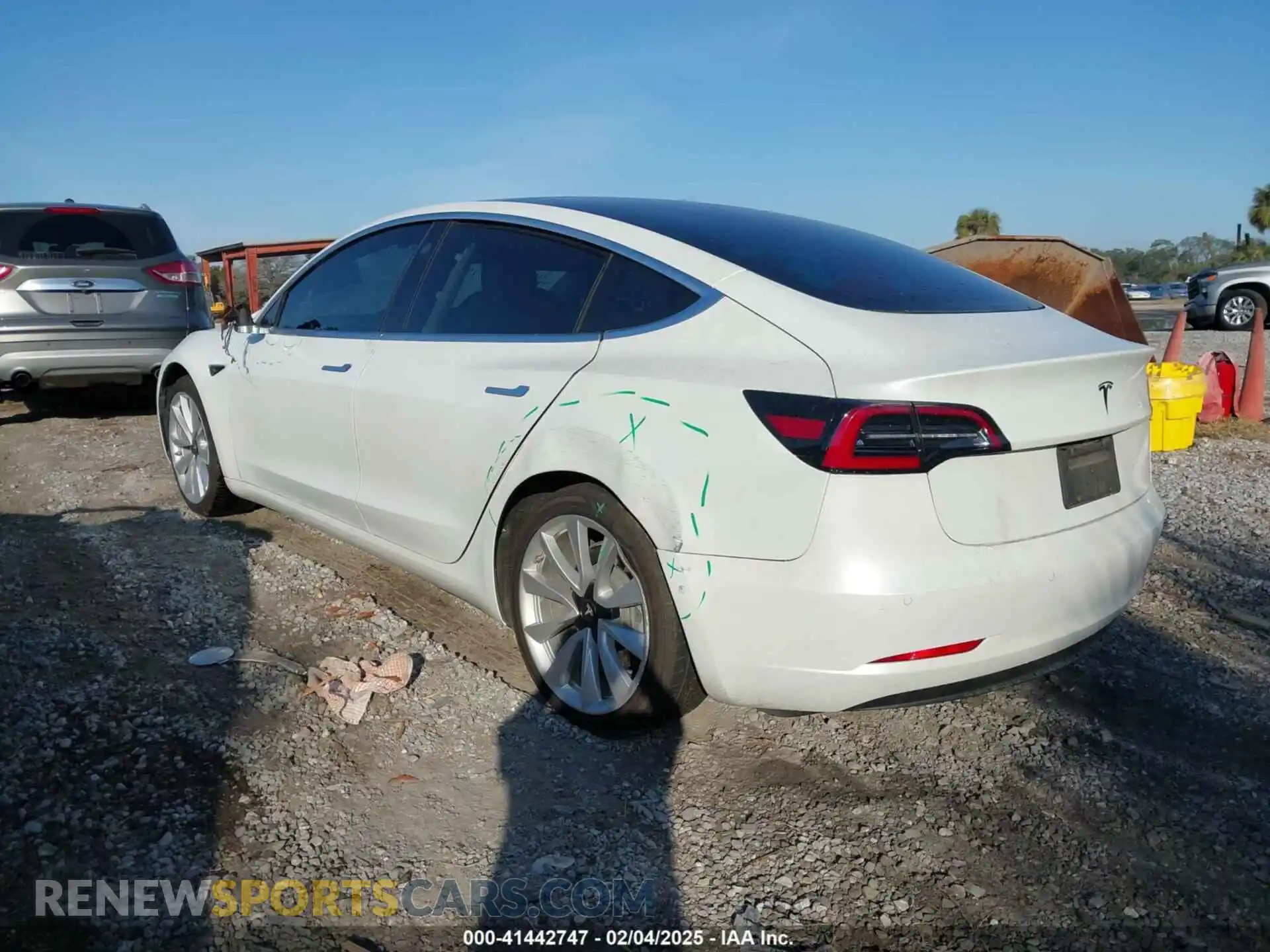 3 Photograph of a damaged car 5YJ3E1EA0LF785681 TESLA MODEL 3 2020
