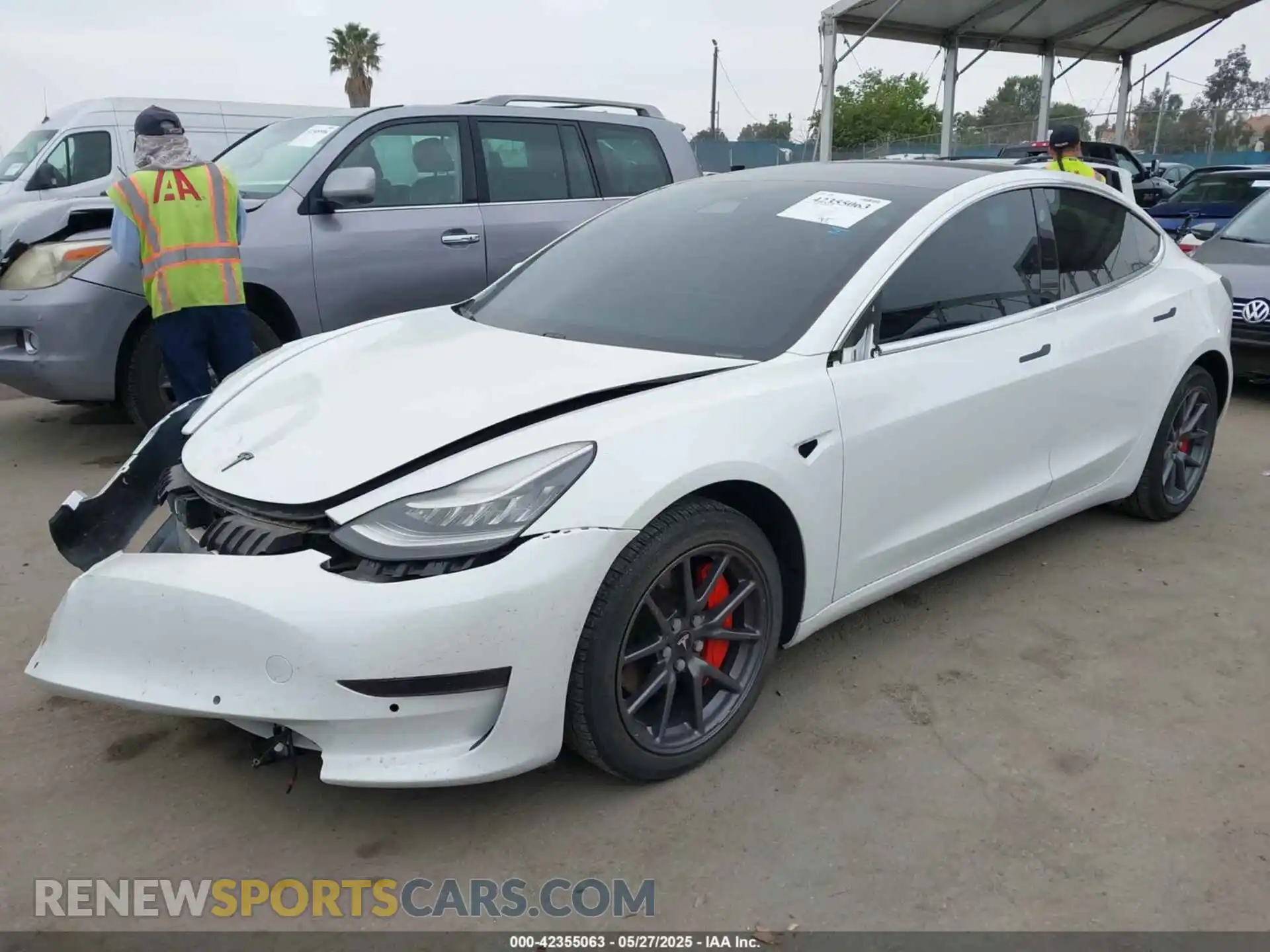 2 fotografías del automóvil dañado 5YJ3E1EA1LF632632 TESLA MODEL 3 2020