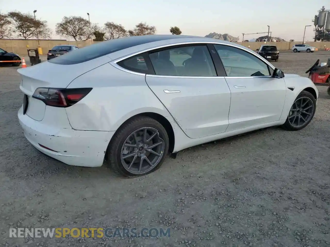 3 Photograph of a damaged car 5YJ3E1EA2LF660634 TESLA MODEL 3 2020