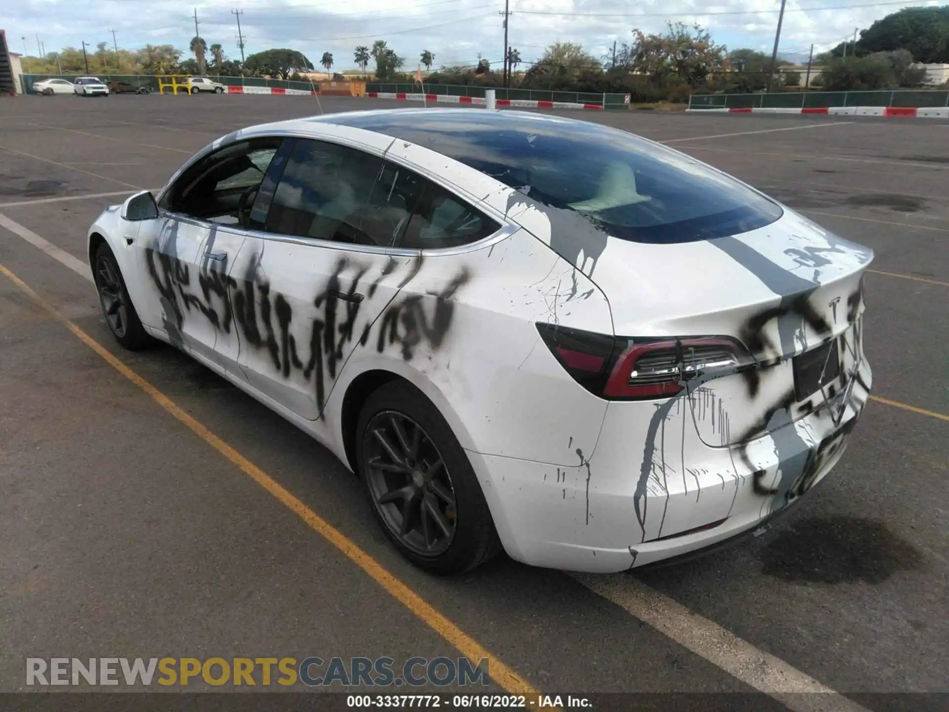 3 Photograph of a damaged car 5YJ3E1EA2LF720864 TESLA MODEL 3 2020