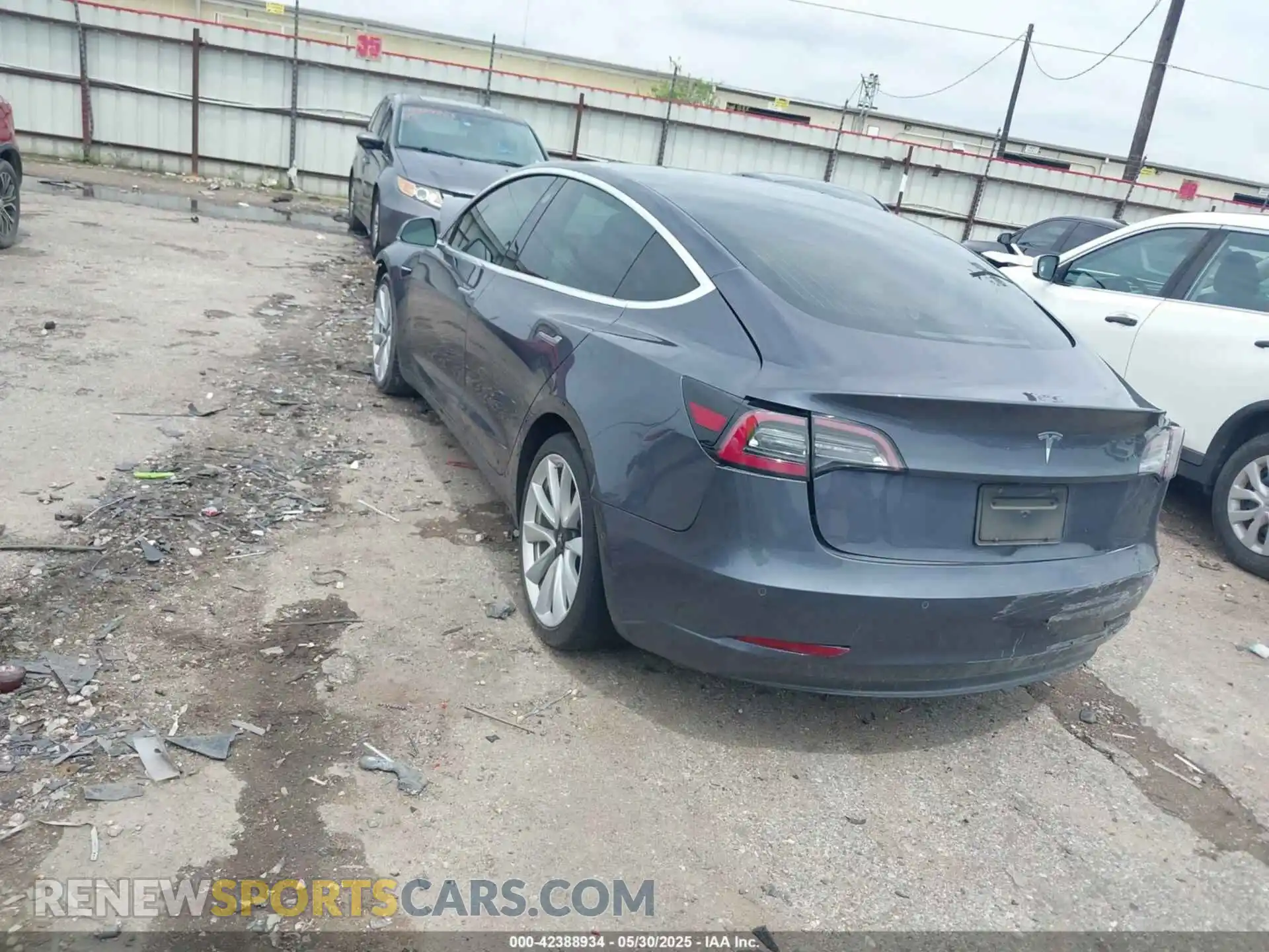 3 Photograph of a damaged car 5YJ3E1EA2LF783785 TESLA MODEL 3 2020