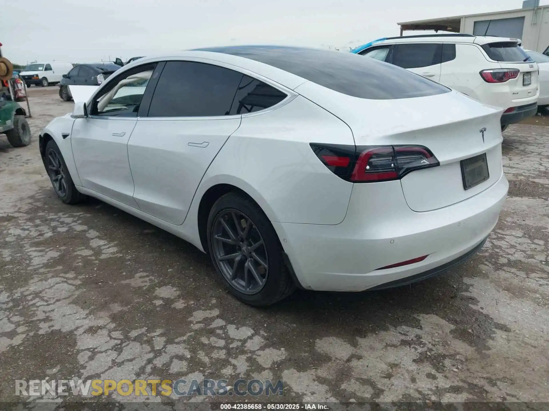 3 Photograph of a damaged car 5YJ3E1EA3LF504232 TESLA MODEL 3 2020