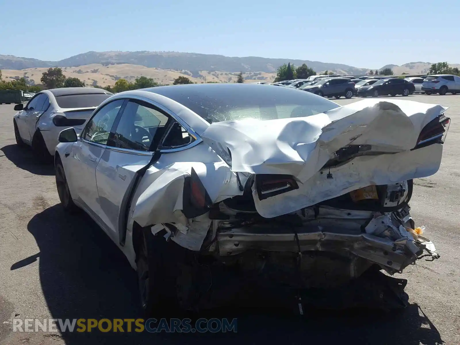 3 Photograph of a damaged car 5YJ3E1EA3LF504750 TESLA MODEL 3 2020