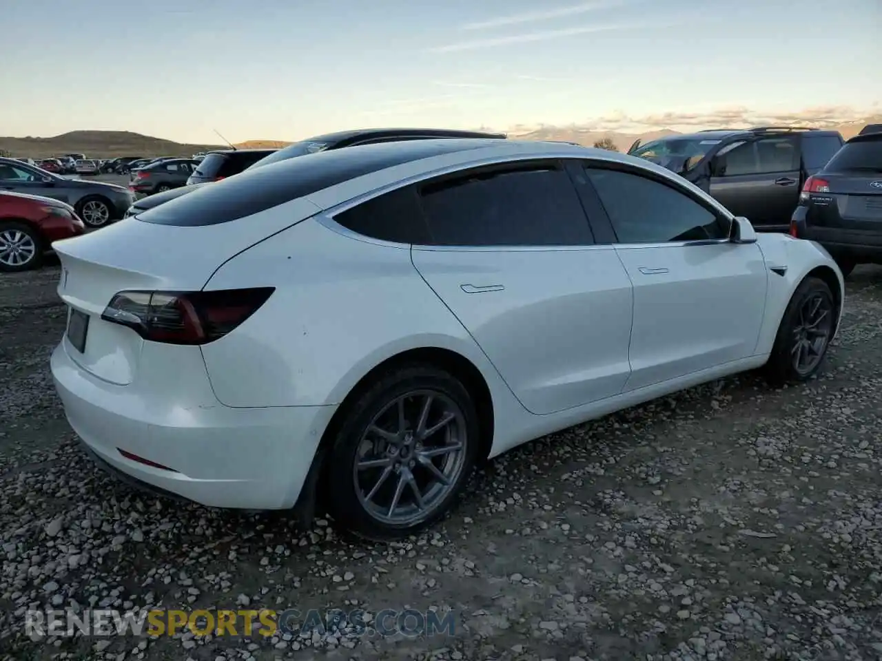 3 Photograph of a damaged car 5YJ3E1EA3LF625486 TESLA MODEL 3 2020