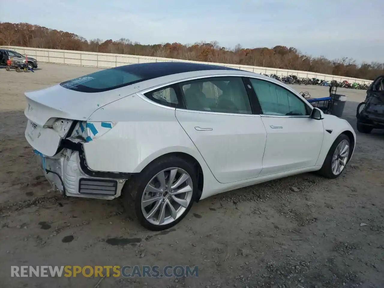 3 Photograph of a damaged car 5YJ3E1EA5LF509903 TESLA MODEL 3 2020
