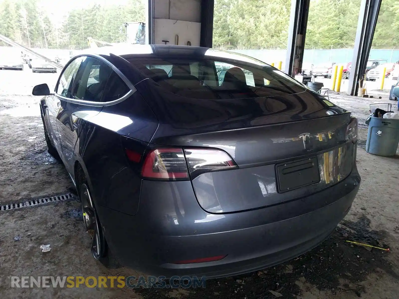 3 Photograph of a damaged car 5YJ3E1EA5LF705047 TESLA MODEL 3 2020