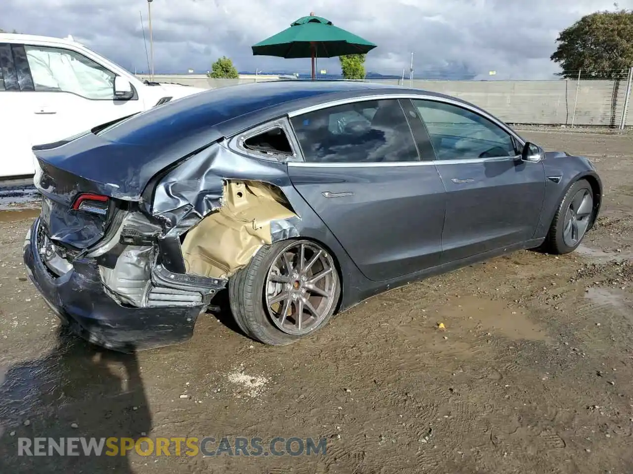 3 Photograph of a damaged car 5YJ3E1EA5LF739523 TESLA MODEL 3 2020