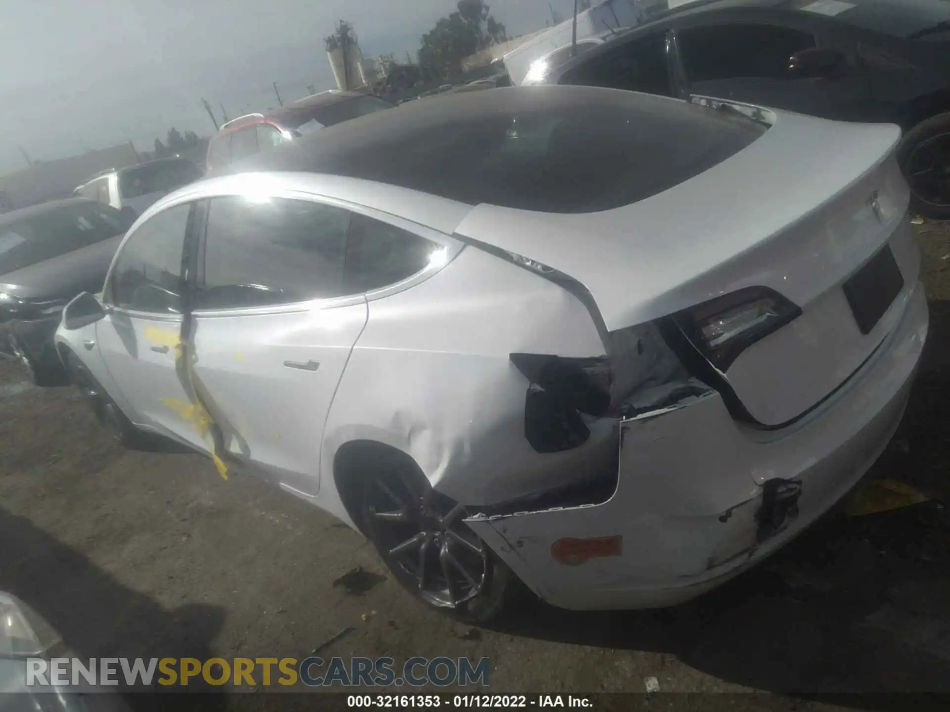 3 Photograph of a damaged car 5YJ3E1EA6LF613784 TESLA MODEL 3 2020