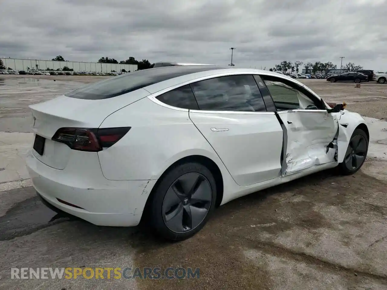 3 Photograph of a damaged car 5YJ3E1EA6LF709947 TESLA MODEL 3 2020