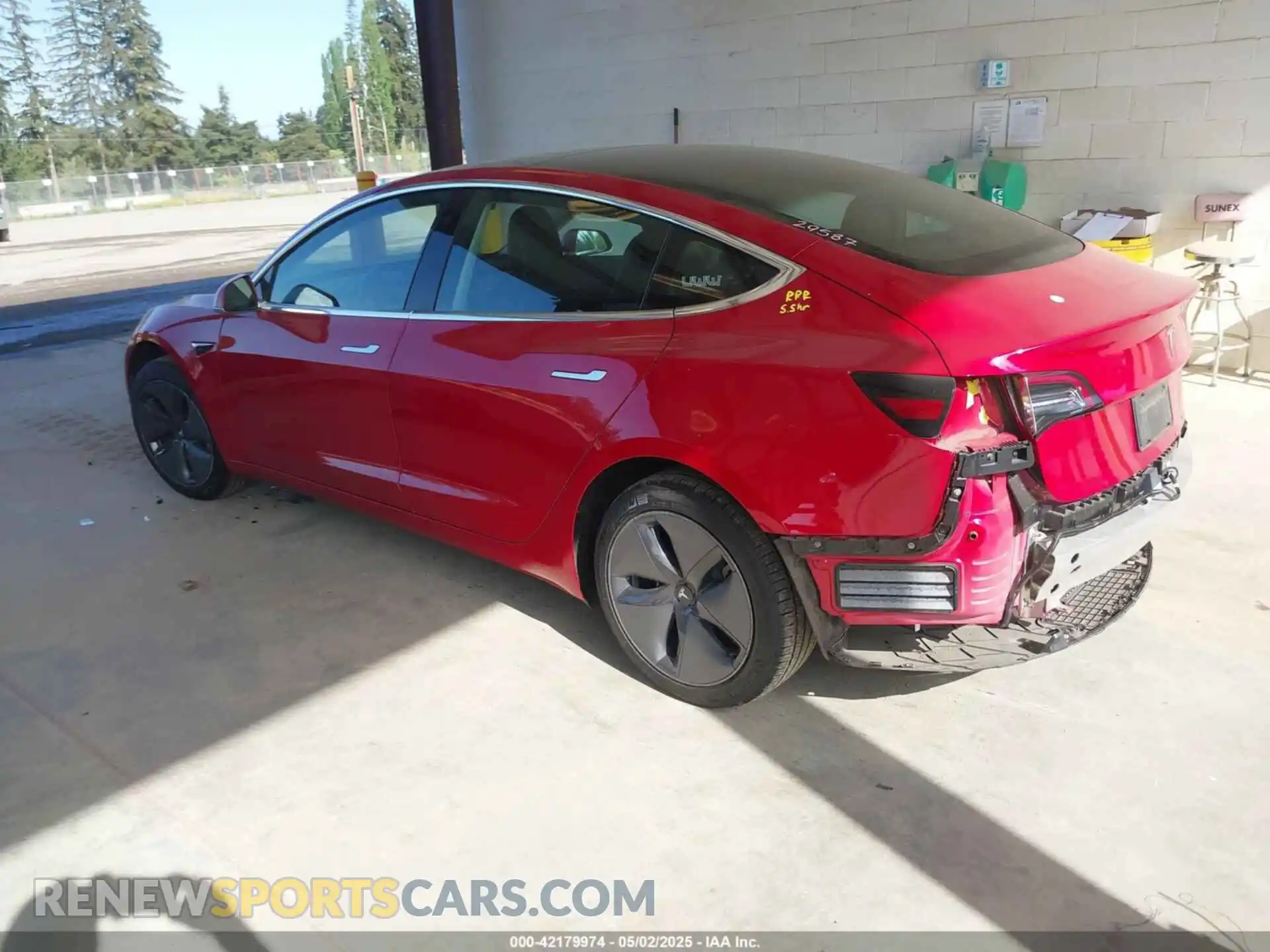 3 Photograph of a damaged car 5YJ3E1EA7LF611669 TESLA MODEL 3 2020