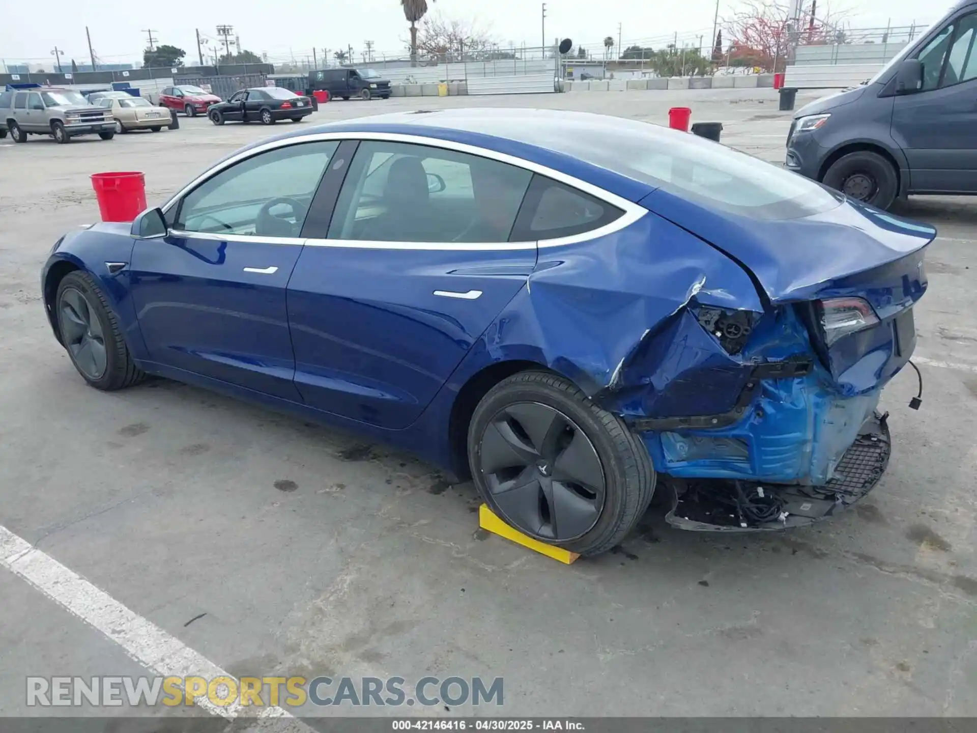 3 Photograph of a damaged car 5YJ3E1EA7LF705809 TESLA MODEL 3 2020