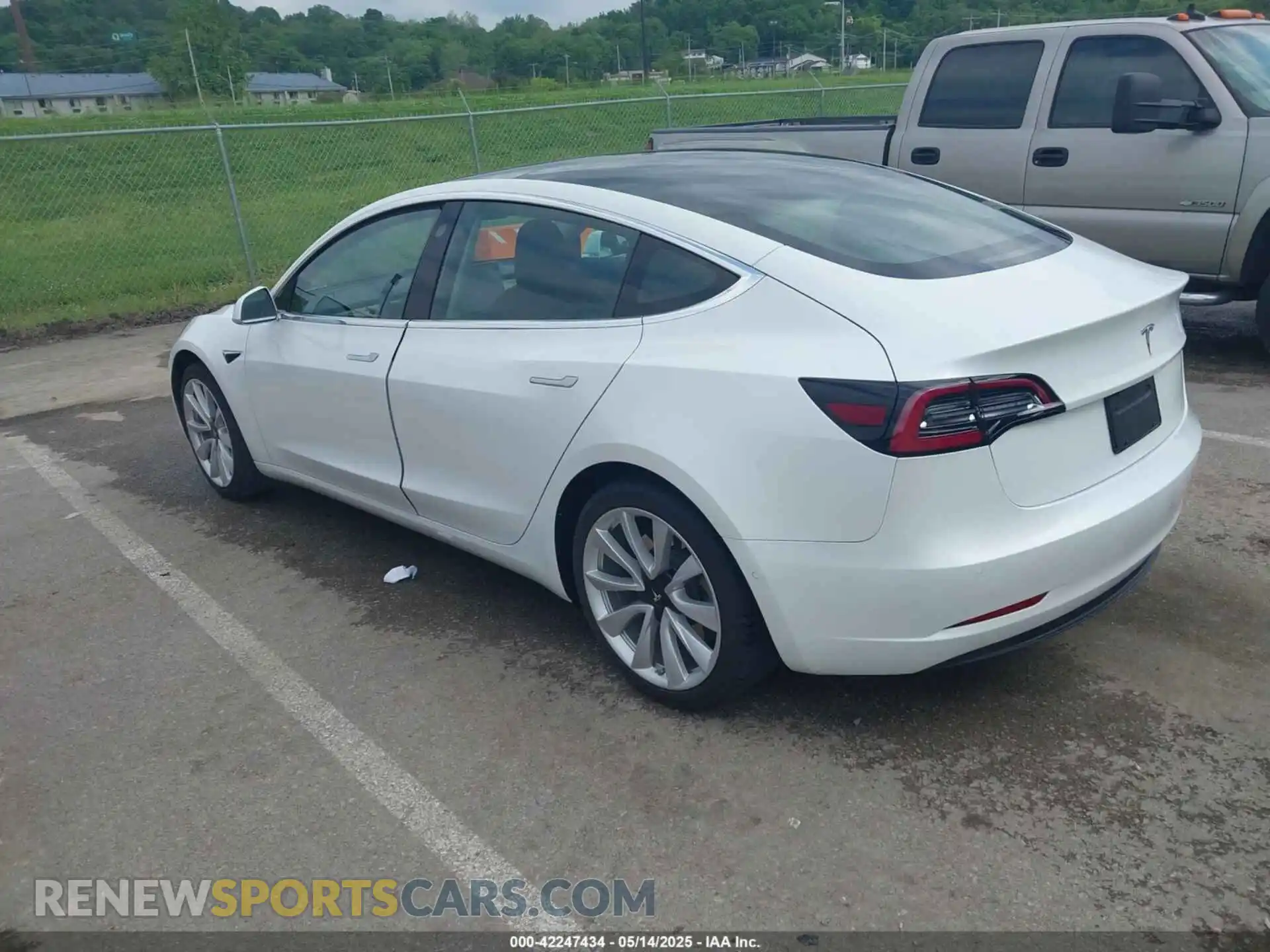 3 Photograph of a damaged car 5YJ3E1EA9LF598682 TESLA MODEL 3 2020