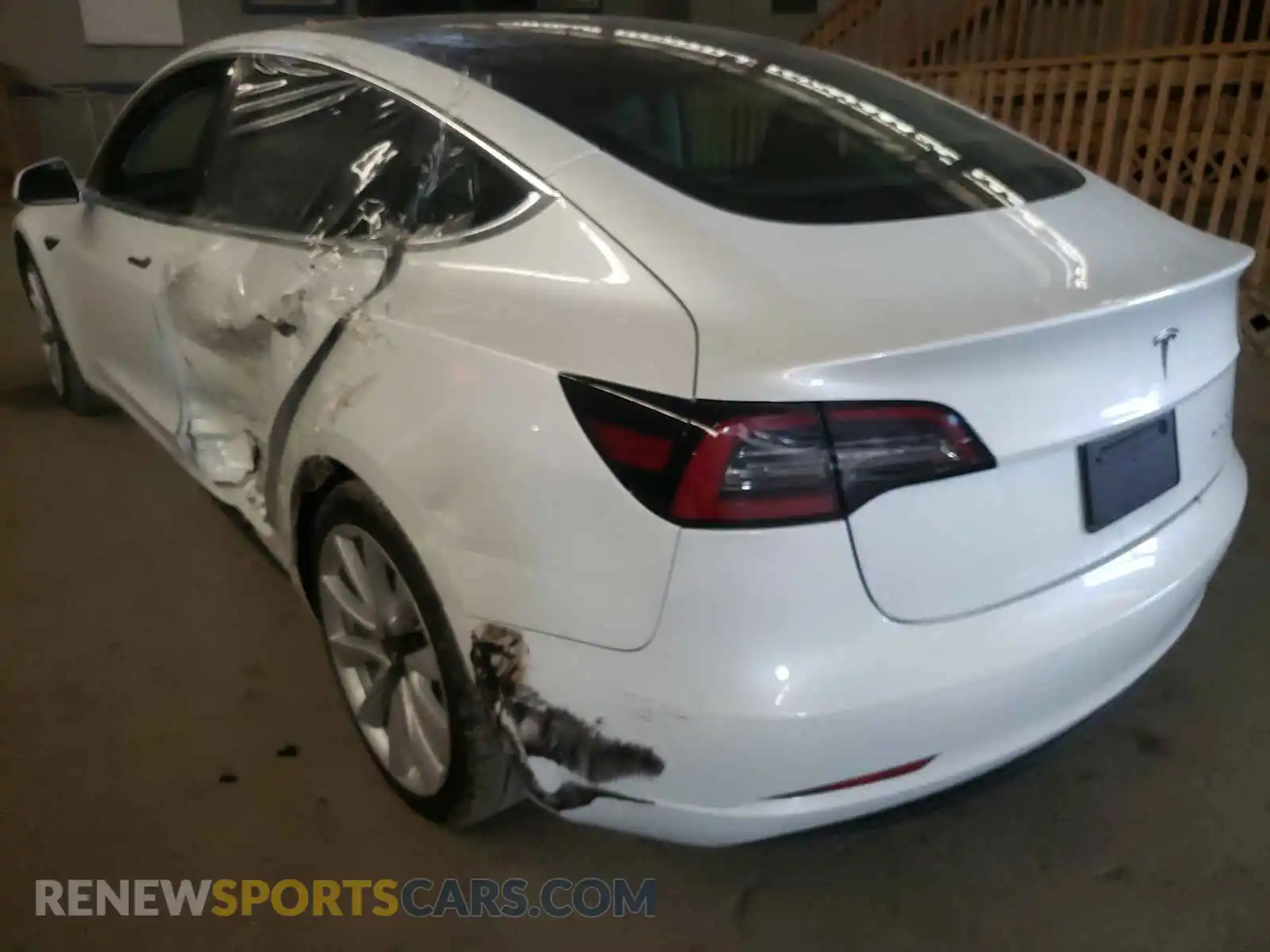 3 Photograph of a damaged car 5YJ3E1EB0LF735663 TESLA MODEL 3 2020
