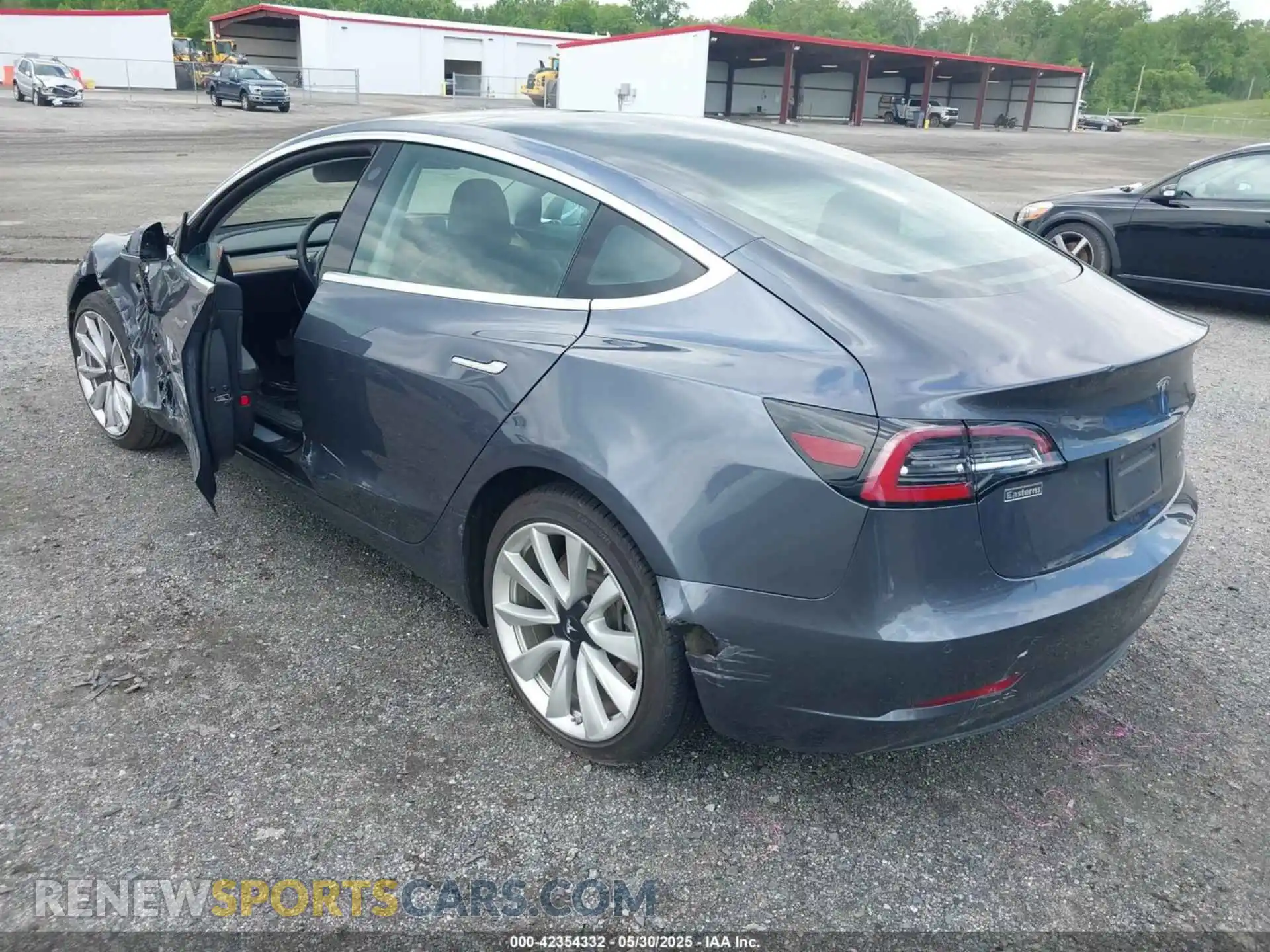 3 Photograph of a damaged car 5YJ3E1EB2LF588925 TESLA MODEL 3 2020
