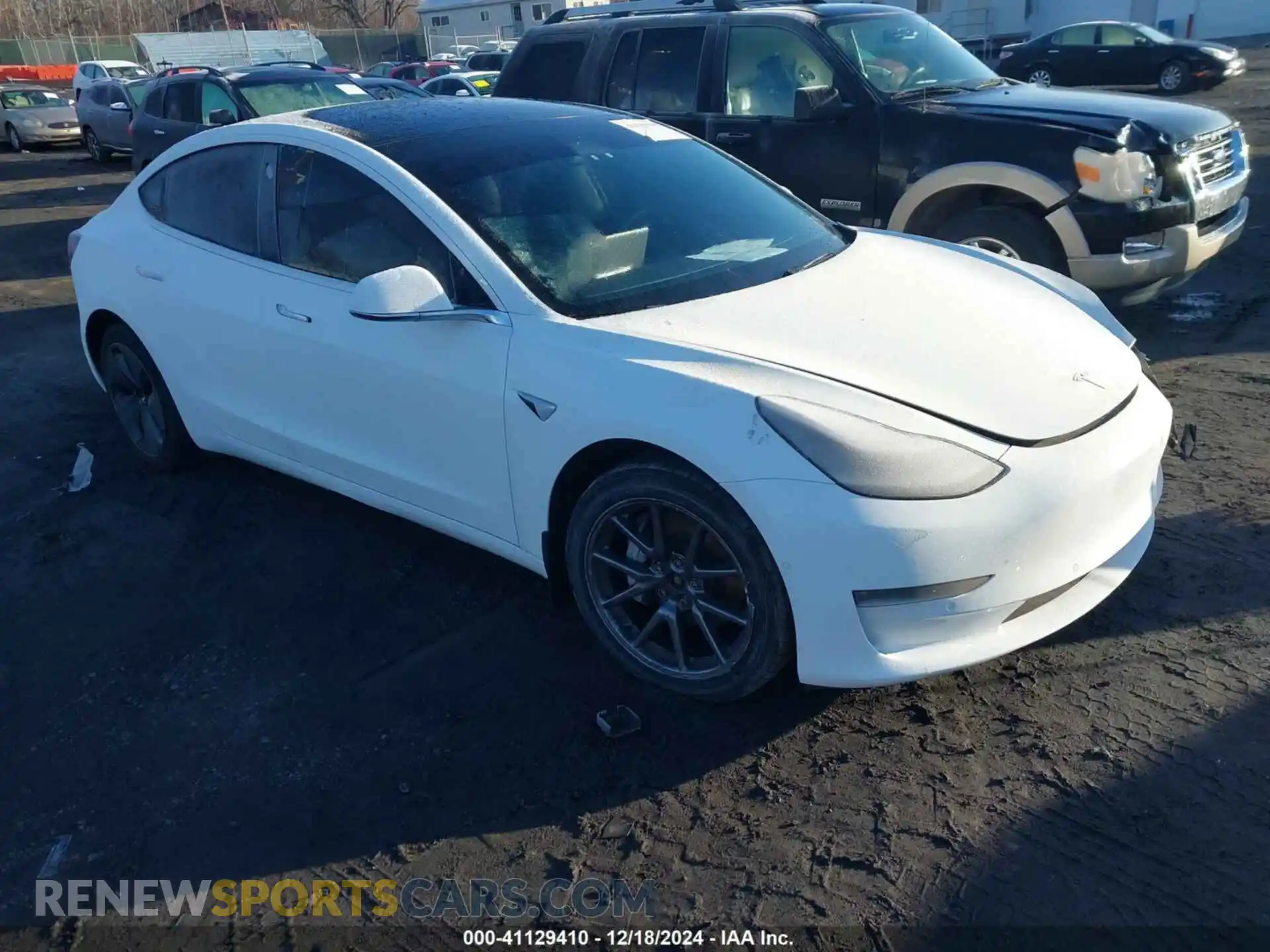1 Photograph of a damaged car 5YJ3E1EB2LF711686 TESLA MODEL 3 2020