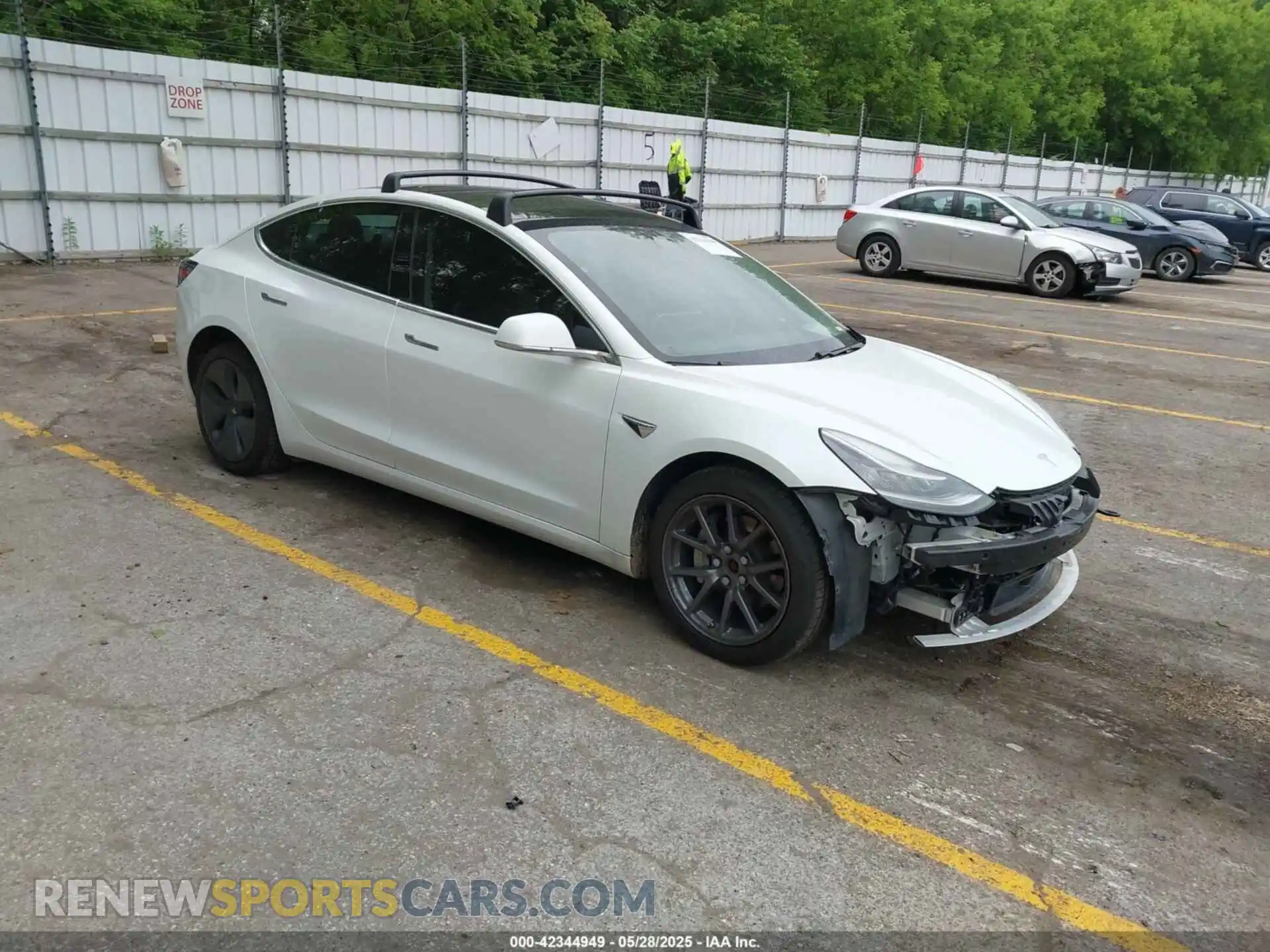 1 Photograph of a damaged car 5YJ3E1EB3LF801056 TESLA MODEL 3 2020