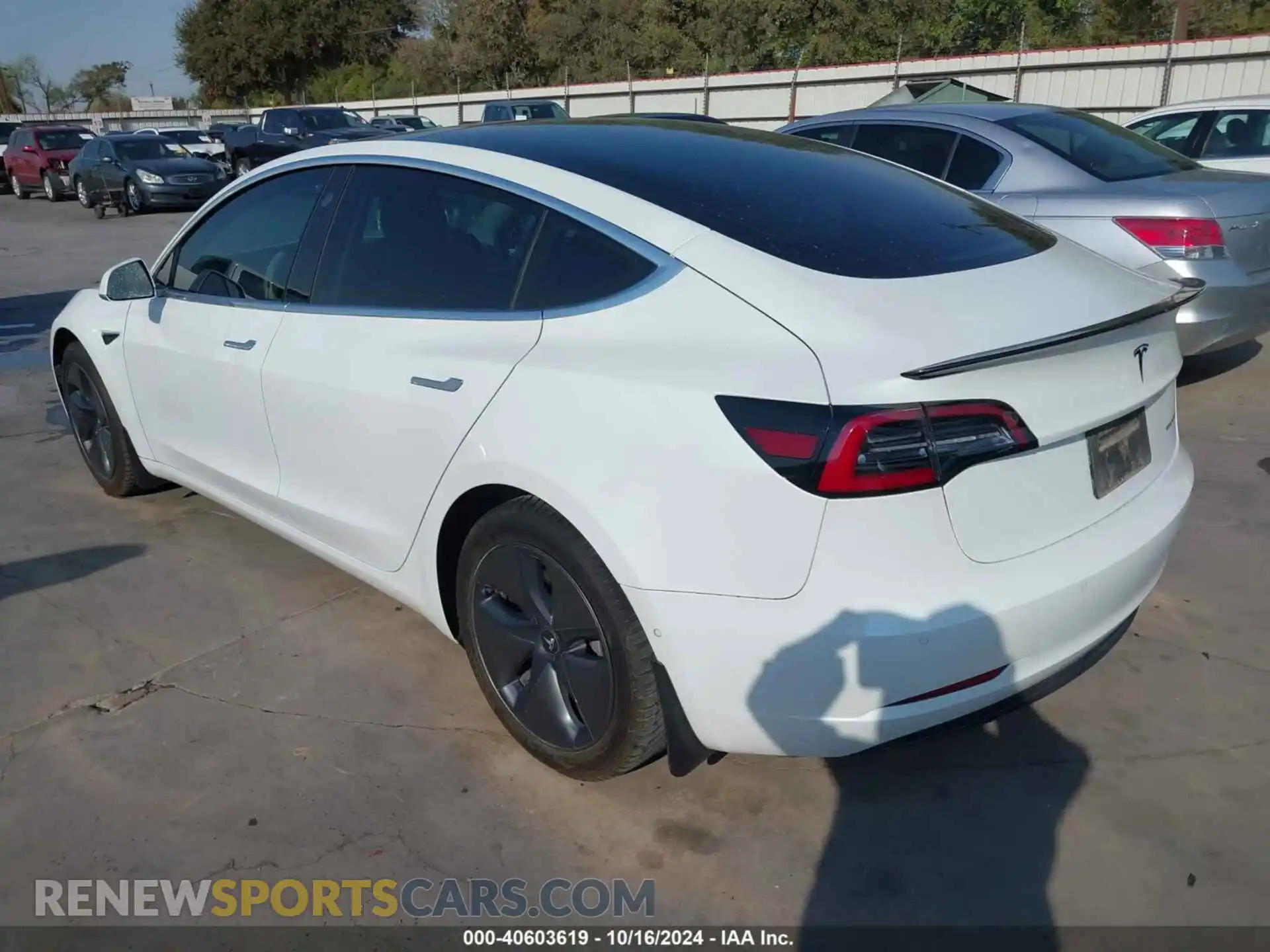 3 fotografías del automóvil dañado 5YJ3E1EB4LF521016 TESLA MODEL 3 2020