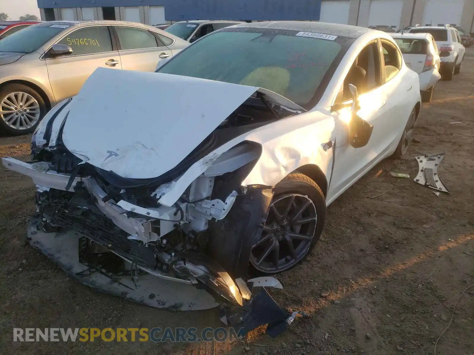 2 fotografías del automóvil dañado 5YJ3E1EB5LF637020 TESLA MODEL 3 2020